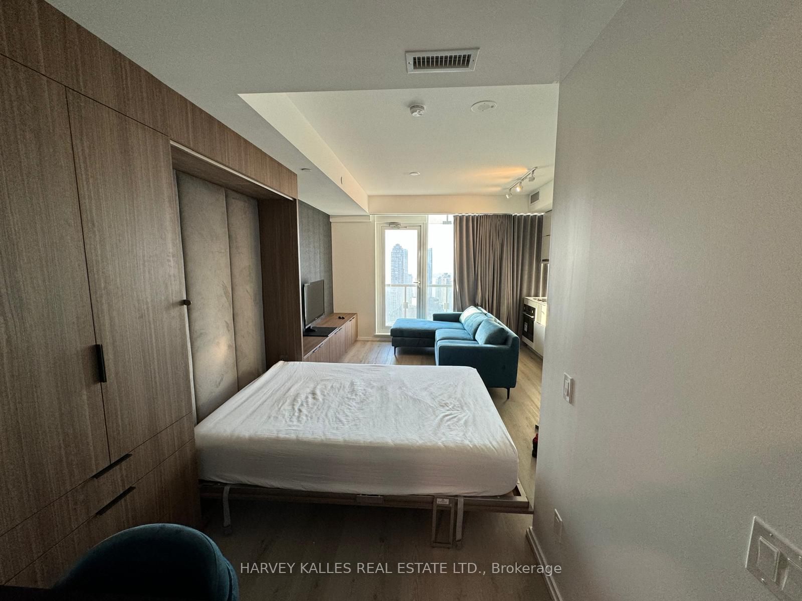 197 Yonge Street 4908