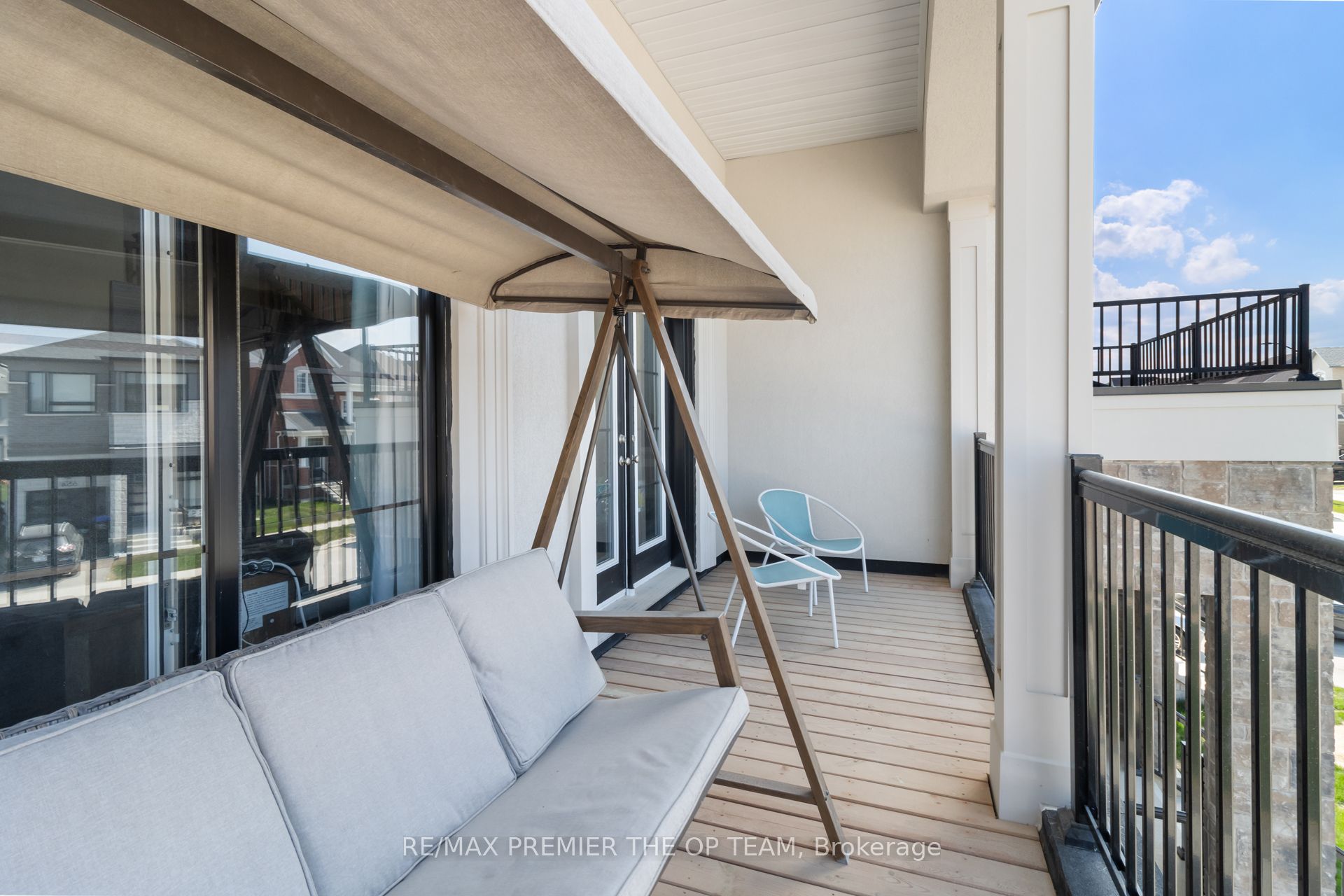 655 Newlove Street