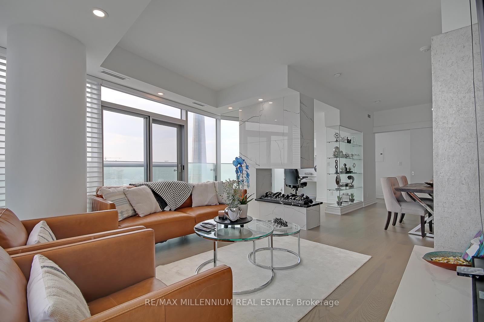 3 Bedrooms Condo at 12 York,  Toronto For sale