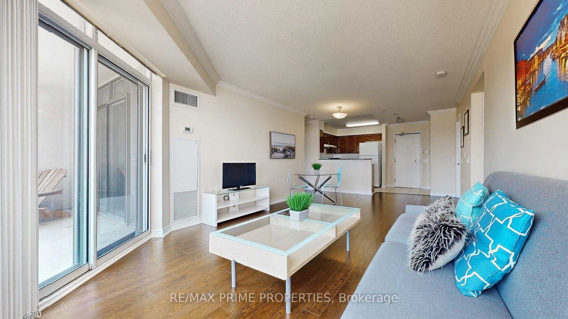 9015 Leslie Street, #301