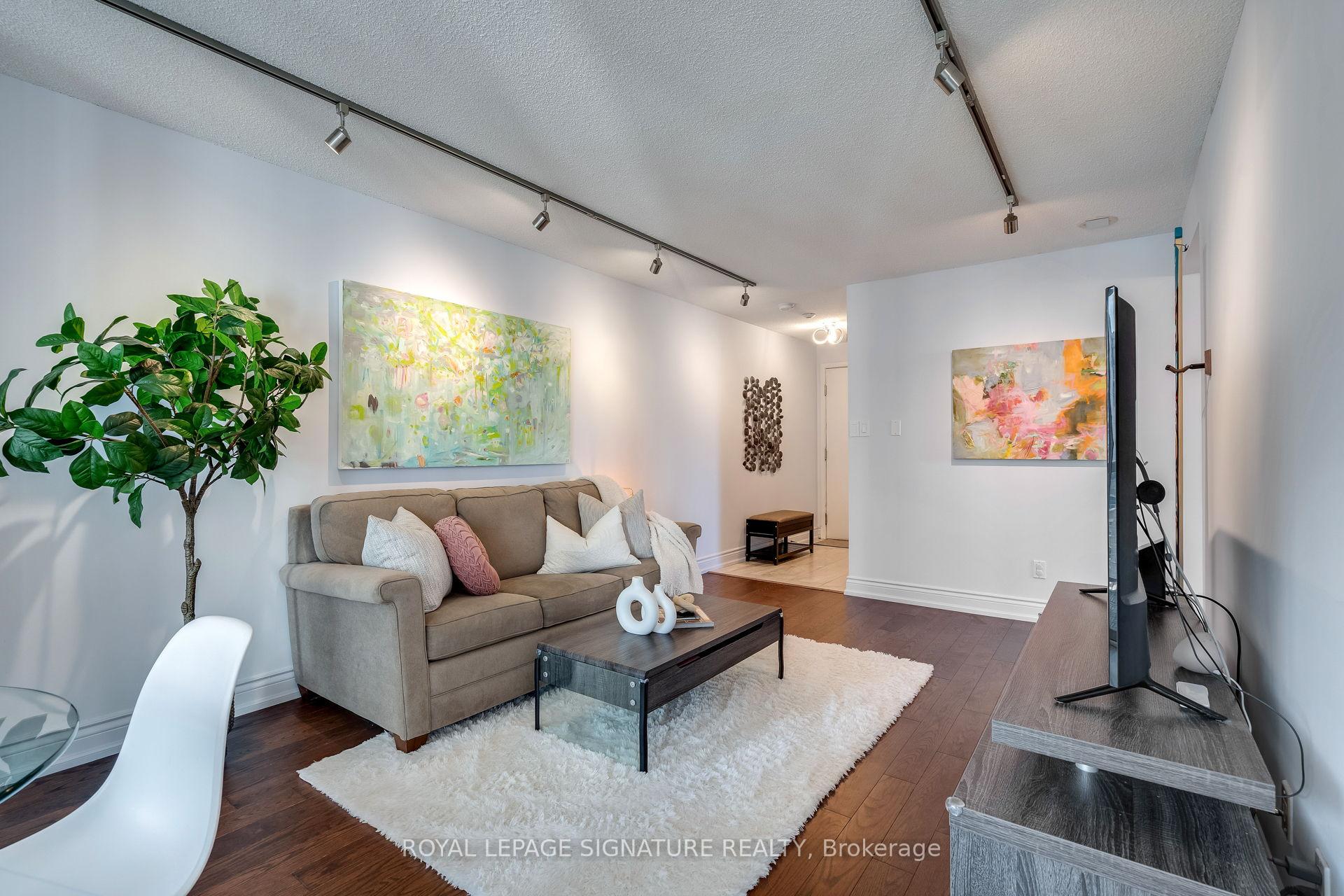 2 Bedrooms Condo at 323 Richmond, Toronto For sale