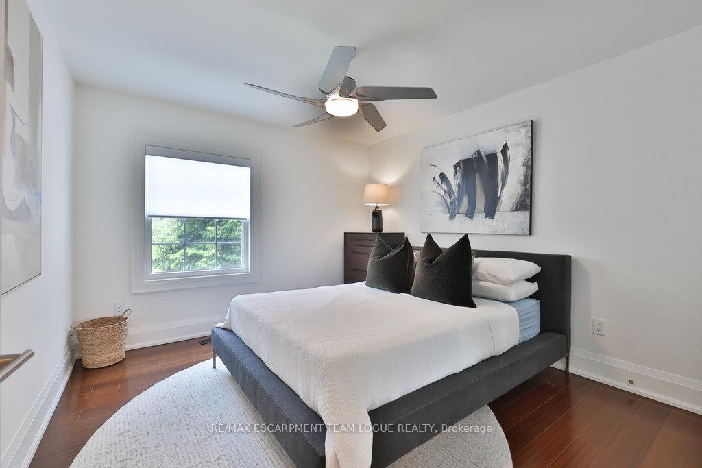 4 Bedrooms Condo at 4211 Millcroft Park, Burlington For sale
