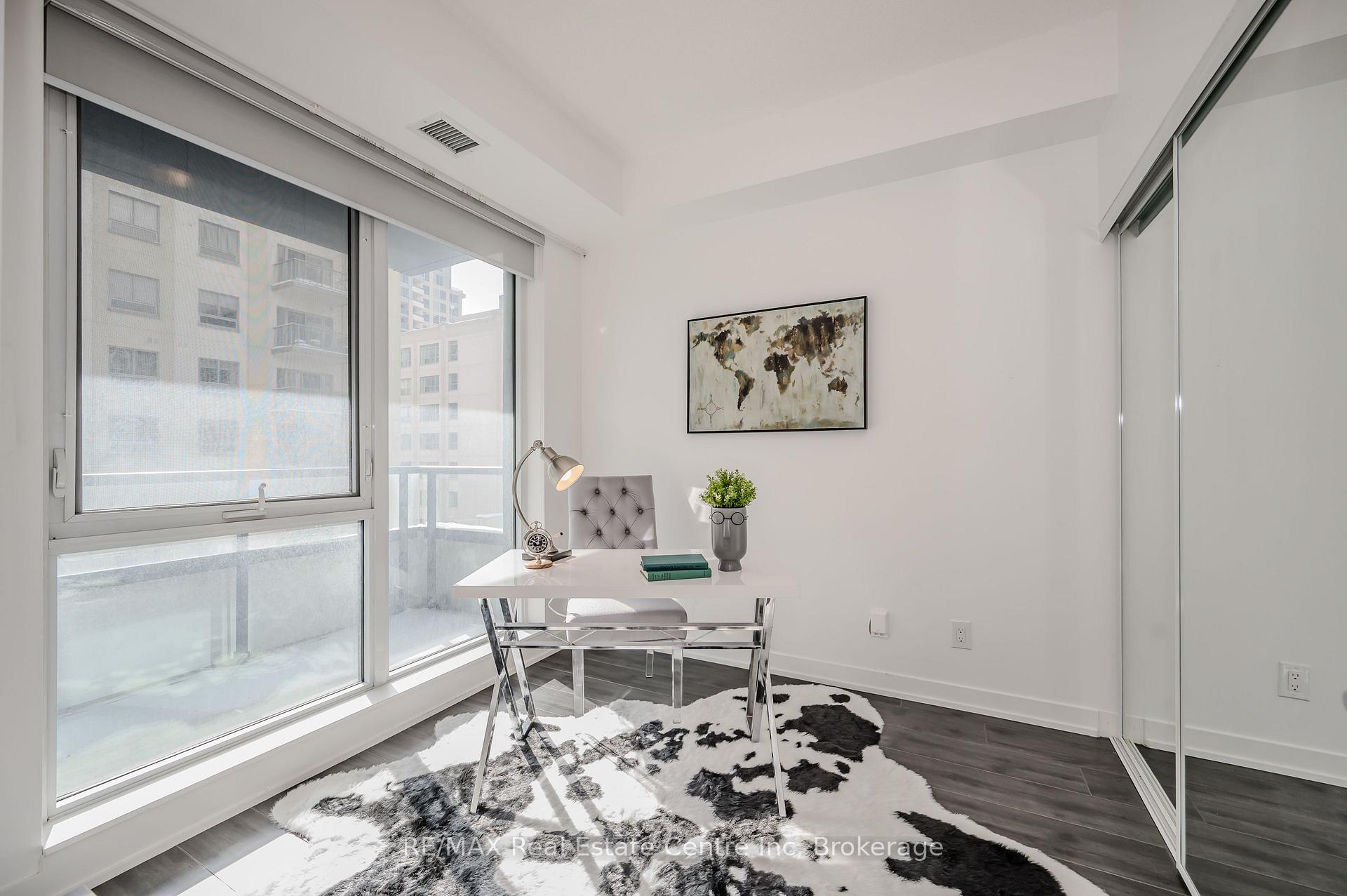 2 Bedrooms Condo at 18 Rean, Toronto For sale