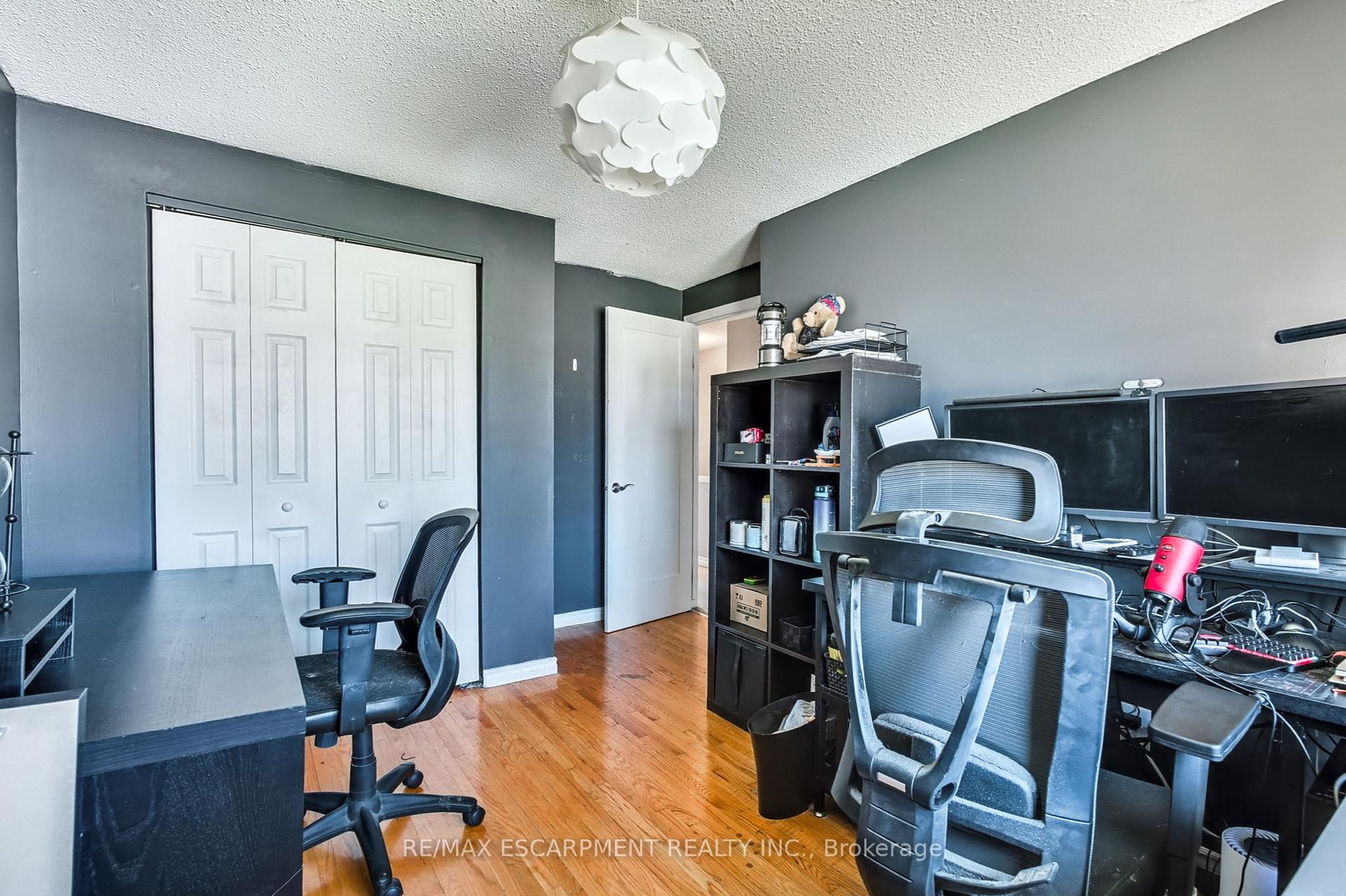 3 Bedrooms Condo at 2700 Barton, Hamilton For sale