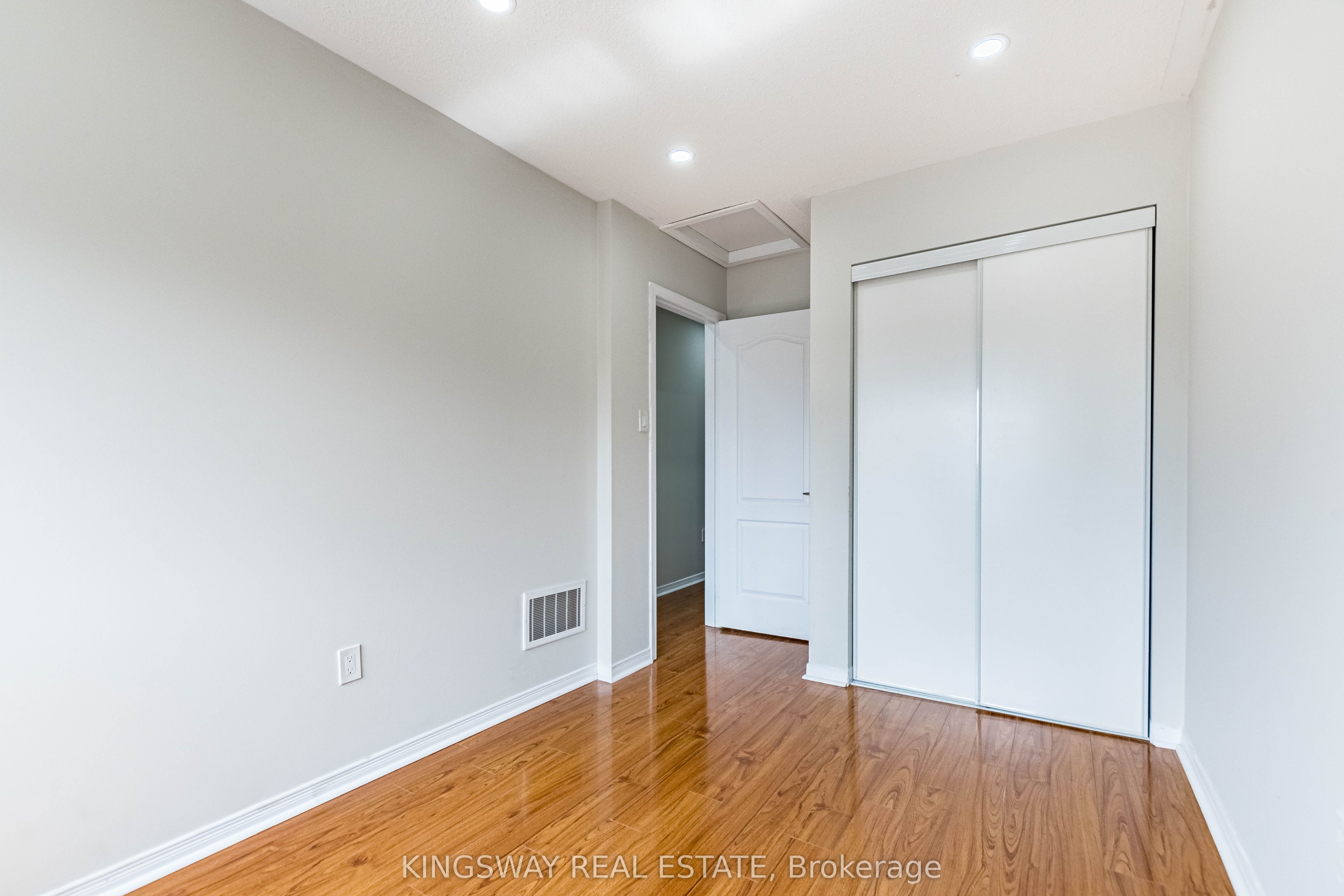 5821 Tiz Road, Mississauga Hurontario
