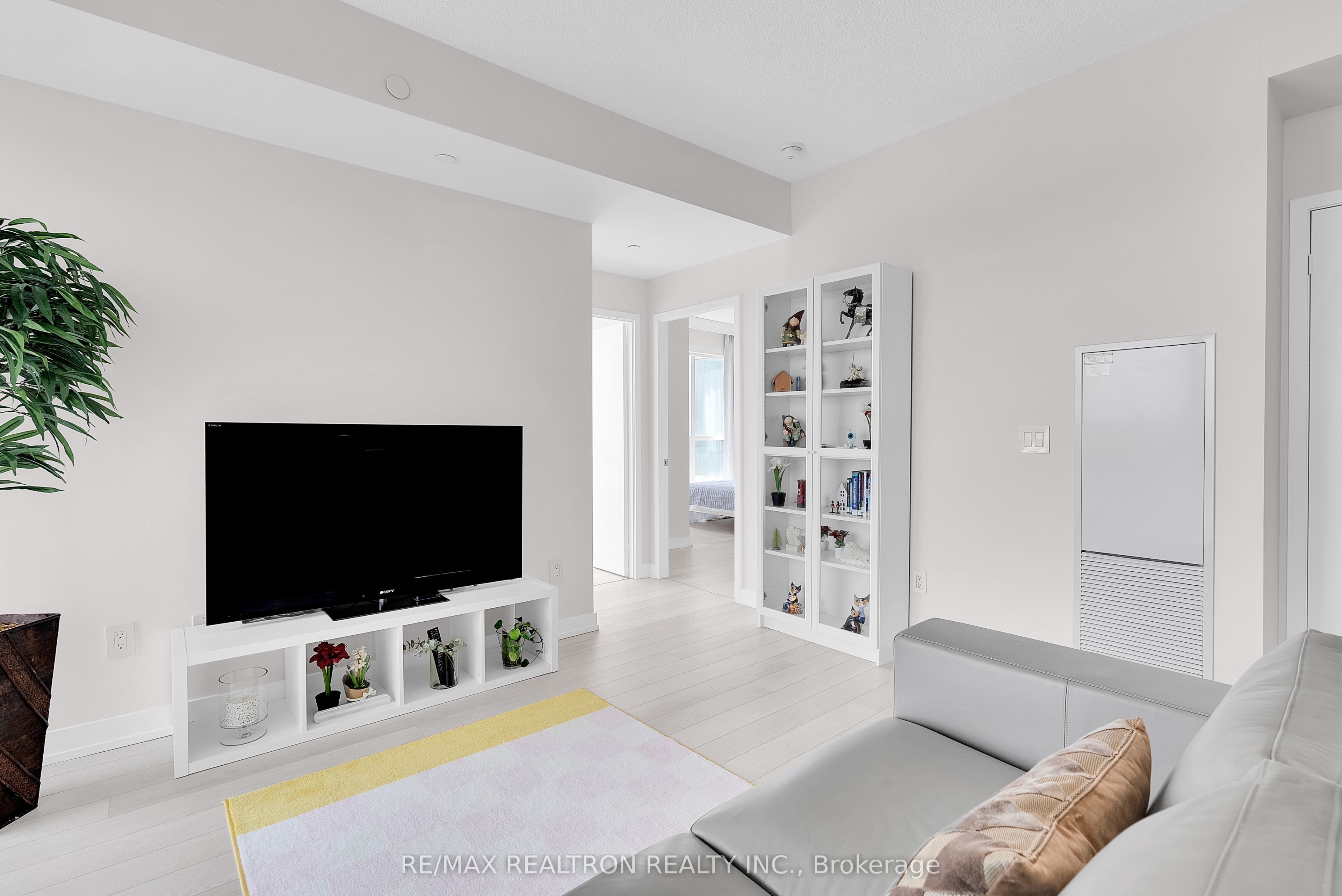115 McMahon Drive, #1110
