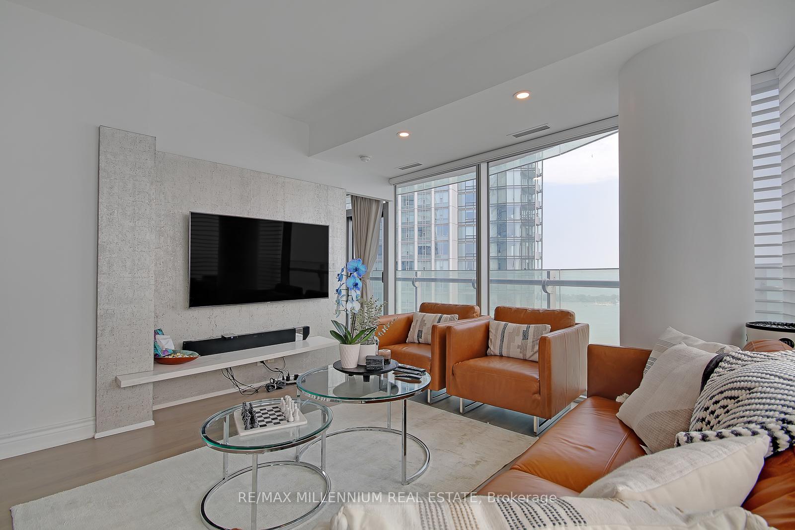 3 Bedrooms Condo at 12 York,  Toronto For sale