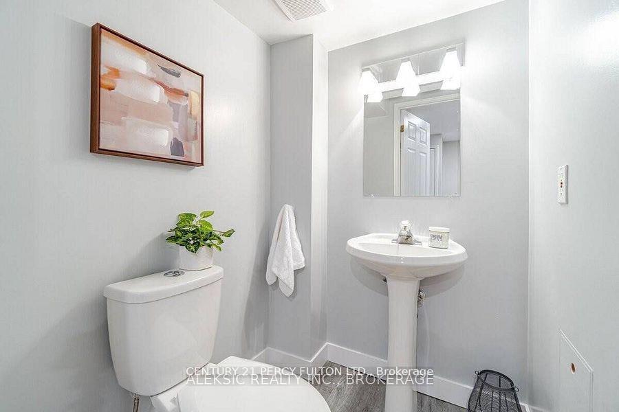 3 Bedrooms Condo at 3100 Fifth, Mississauga For sale