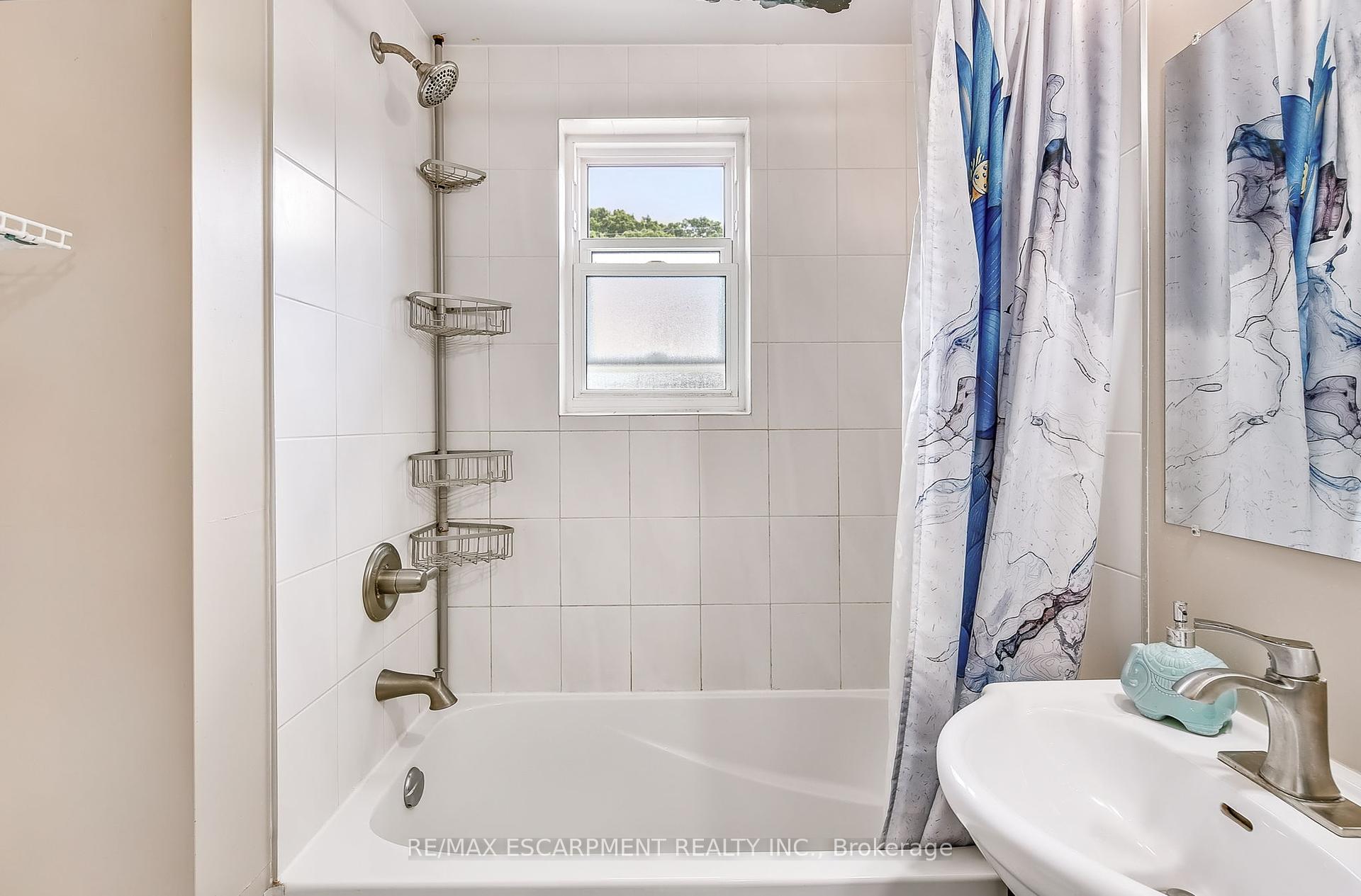 2 Bedrooms Condo at 25 Mountwood, Hamilton For sale