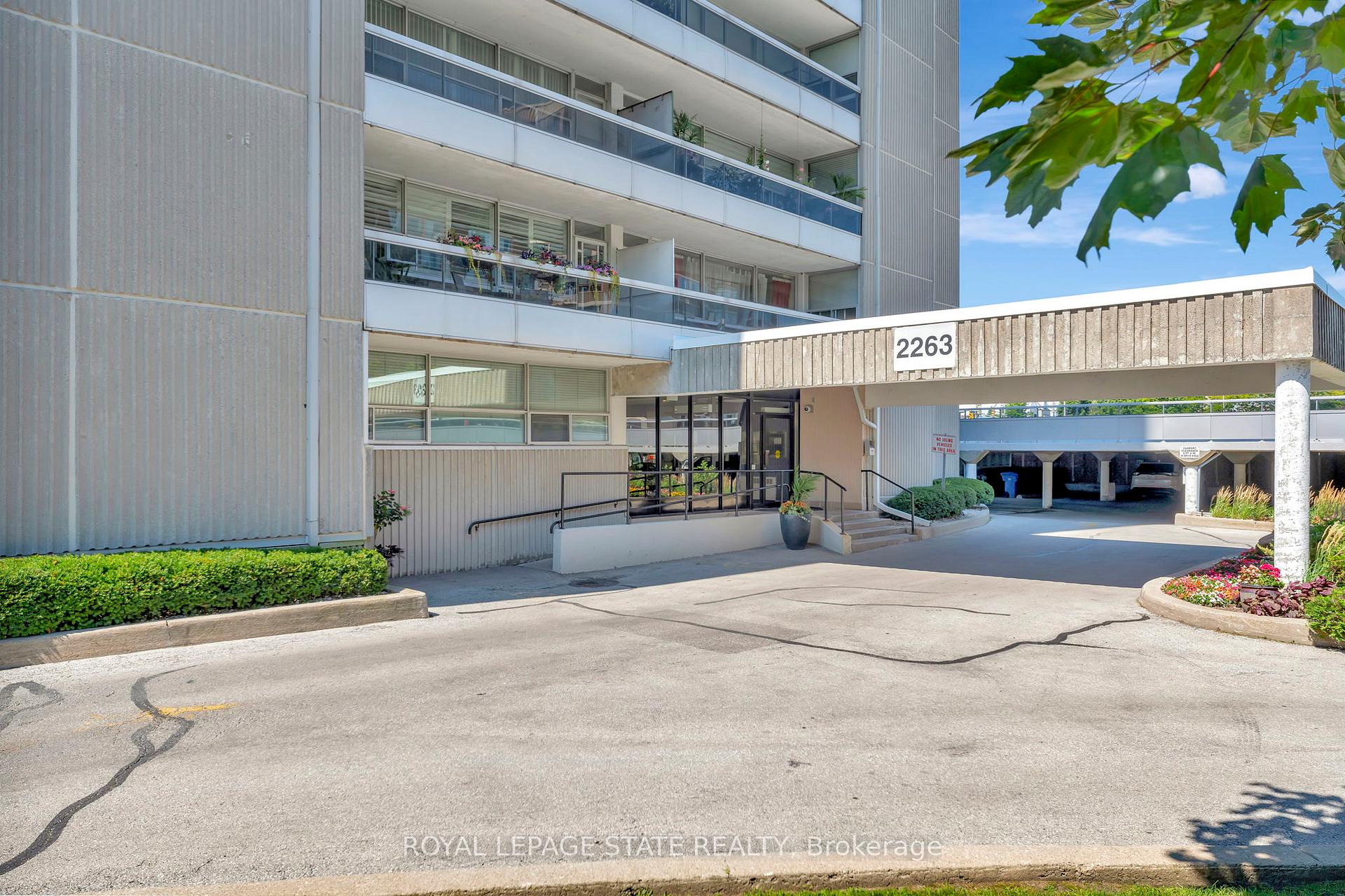 3 Bedrooms Condo at 2263 Marine, Oakville For sale