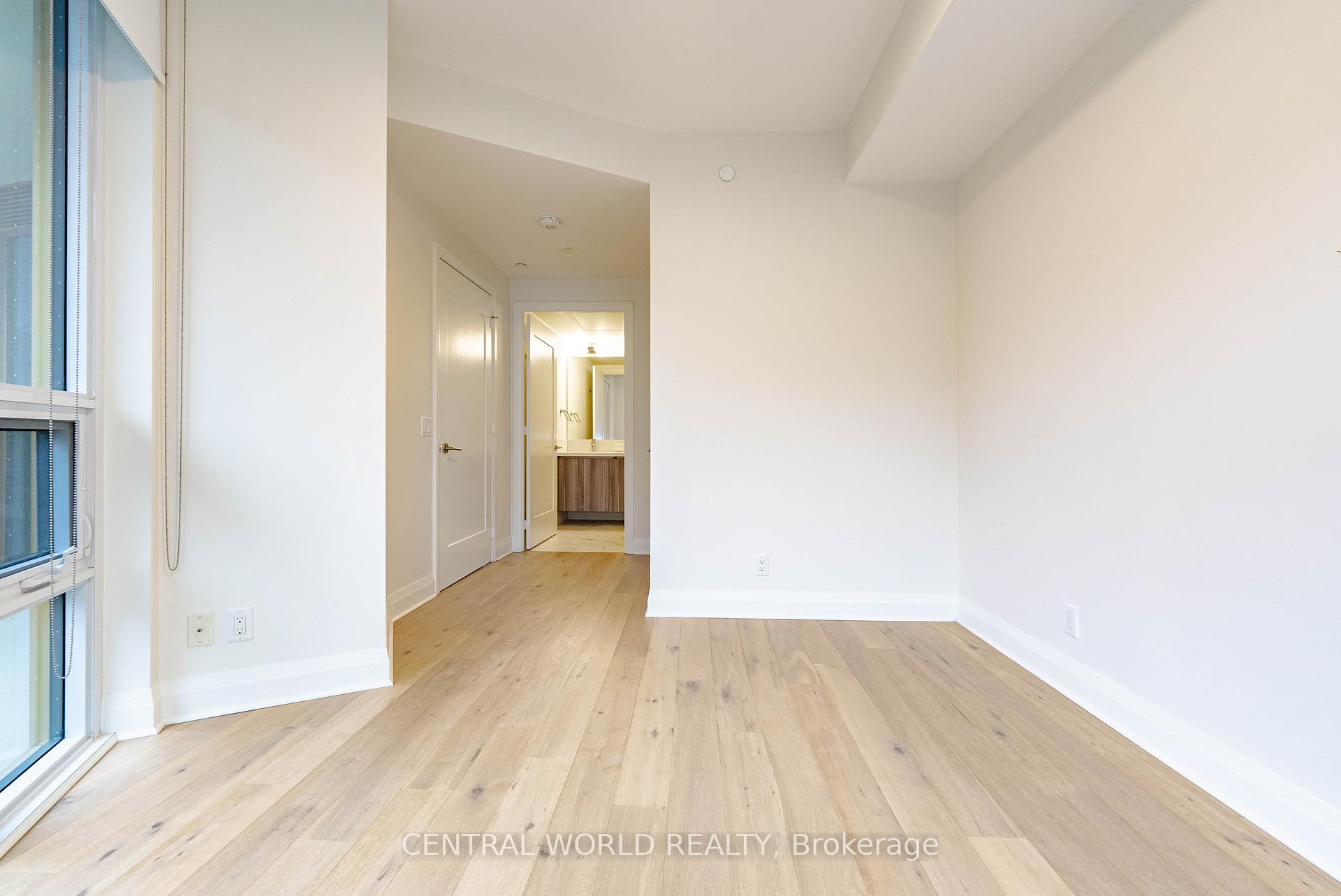 2 Bedrooms Condo at 151 Avenue,  Toronto For sale