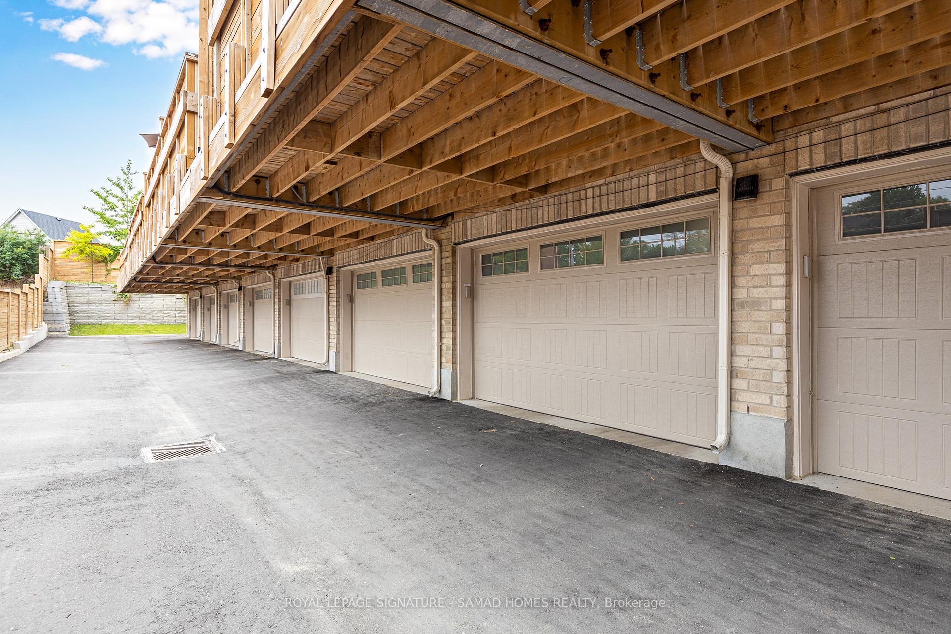 3 Bedrooms Condo at 26 Lunar, Mississauga For sale