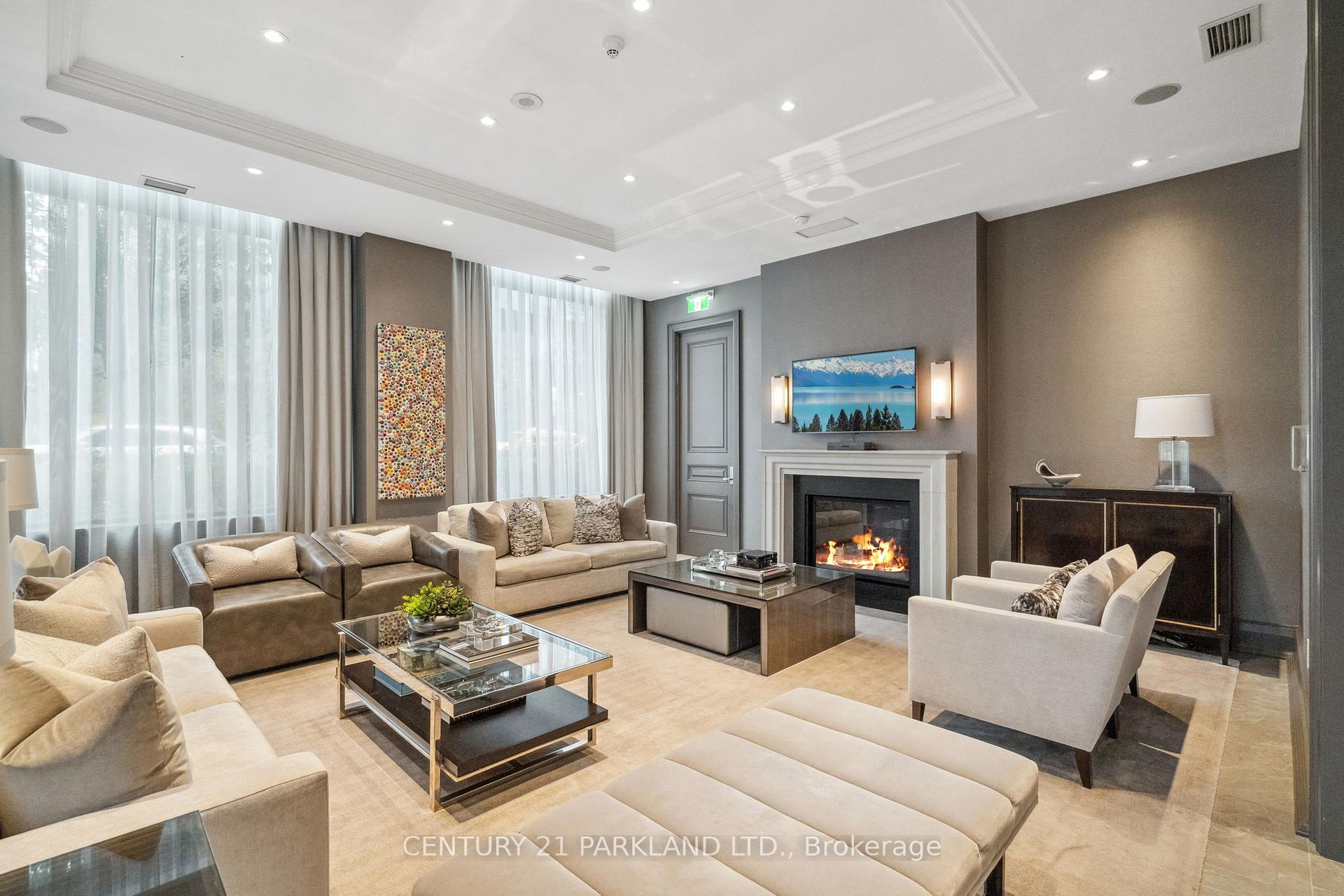 2 Bedrooms Condo at 155 St Clair, Toronto For sale