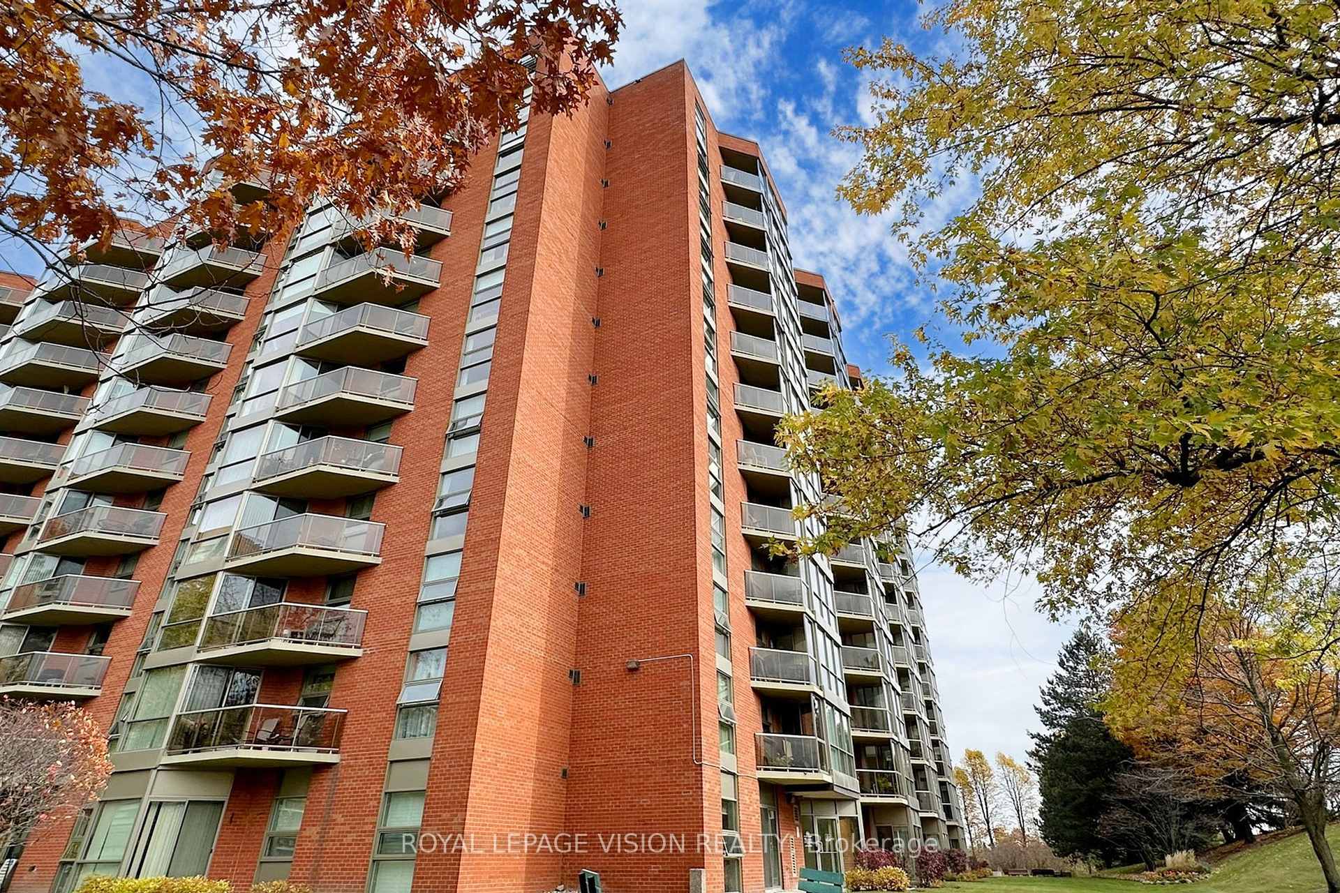 2 Bedrooms Condo at 20 Dean, Toronto For sale