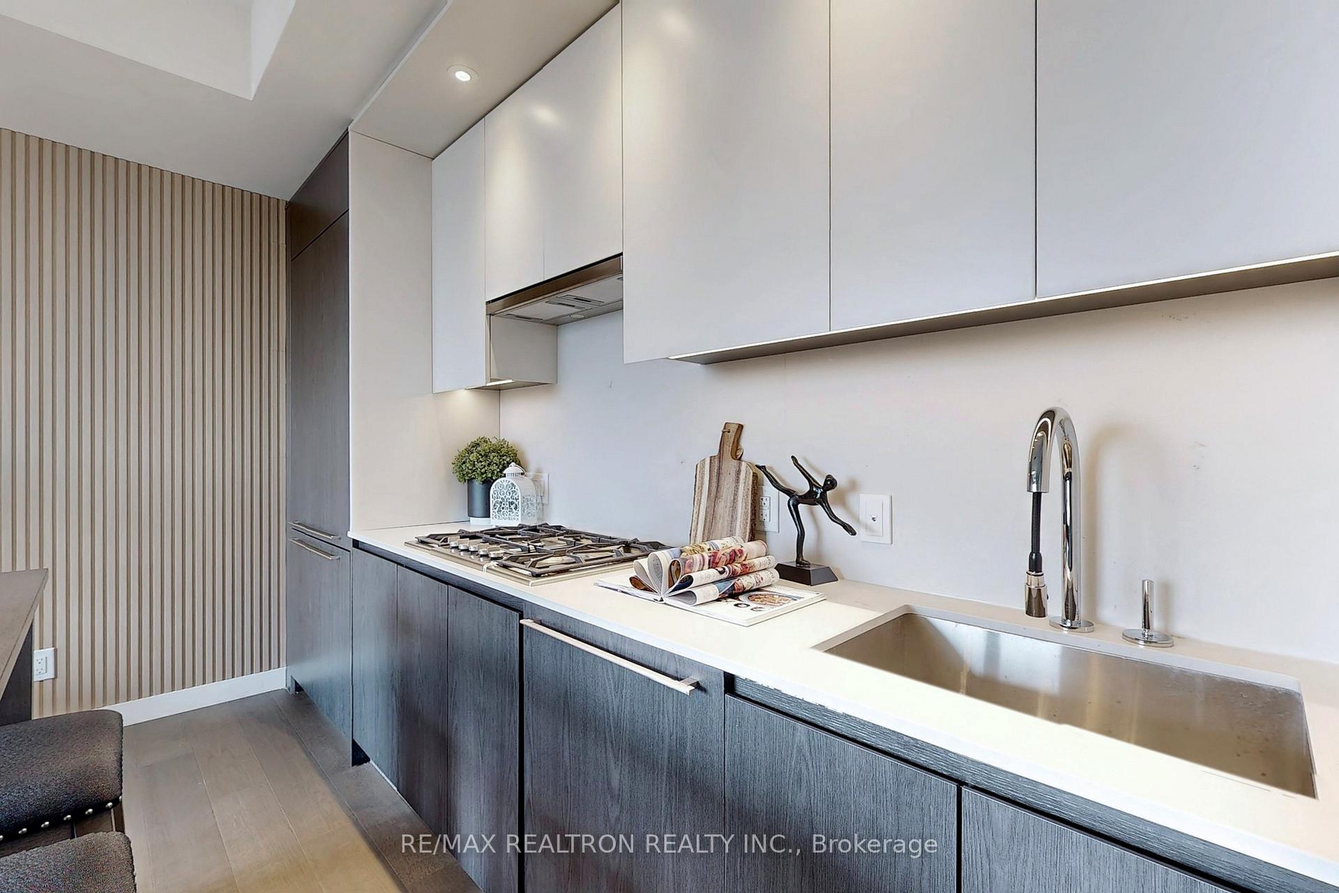 2 Bedrooms Condo at 81 Wellesley, Toronto For sale