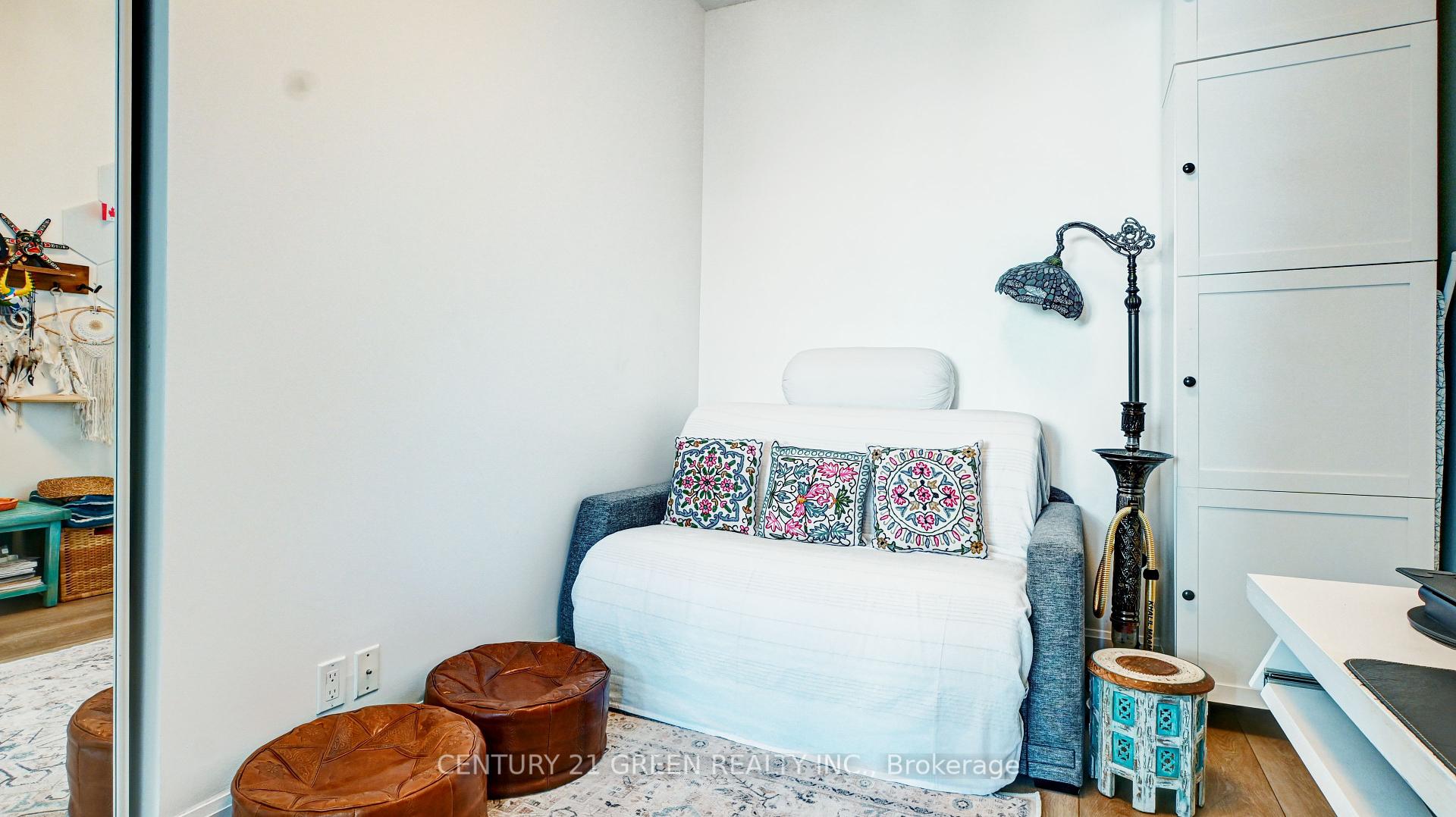 2 Bedrooms Condo at 33 Shore Breeze, Toronto For sale