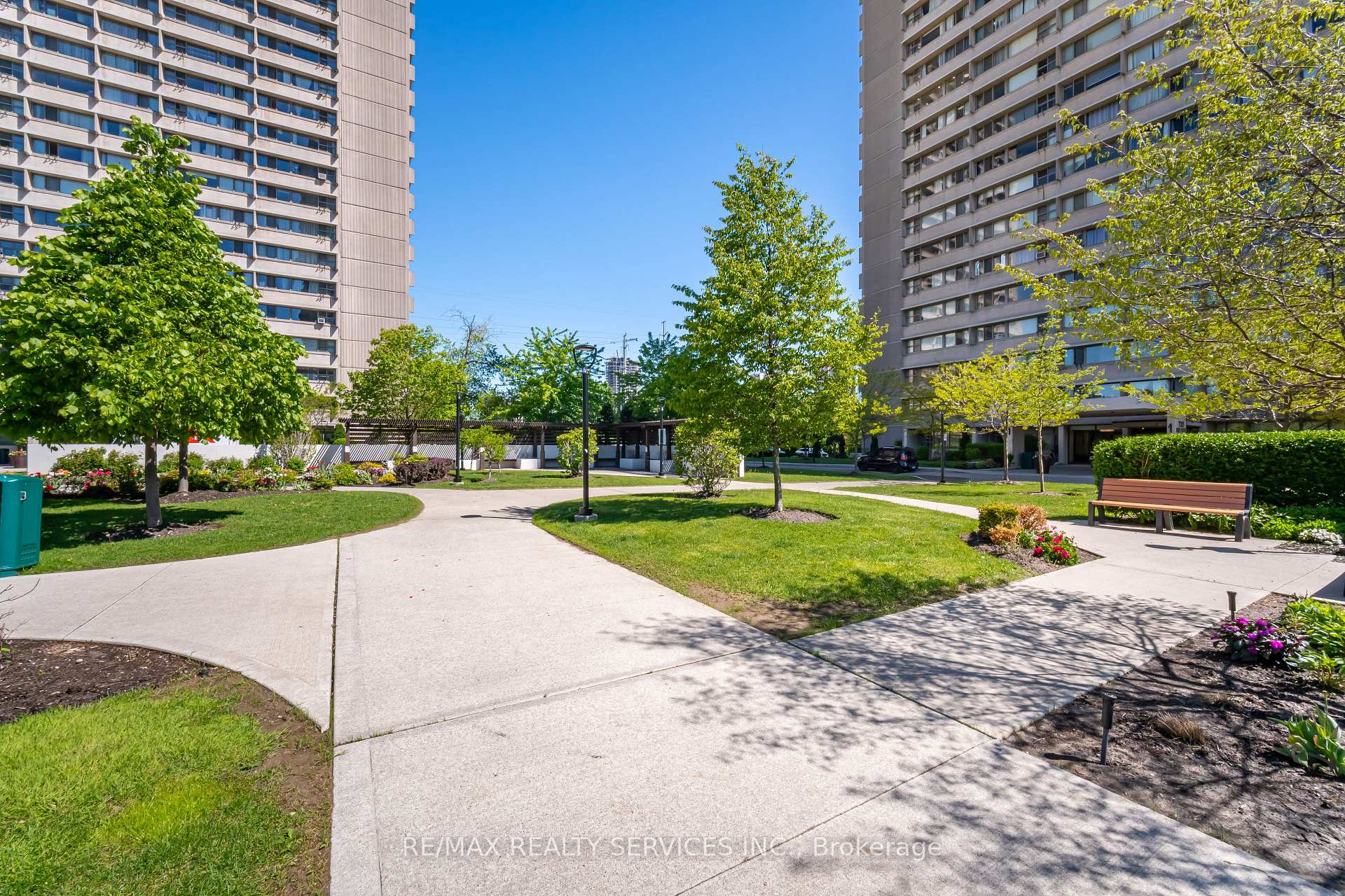 2 Bedrooms Condo at 715 Don Mills, Toronto For sale