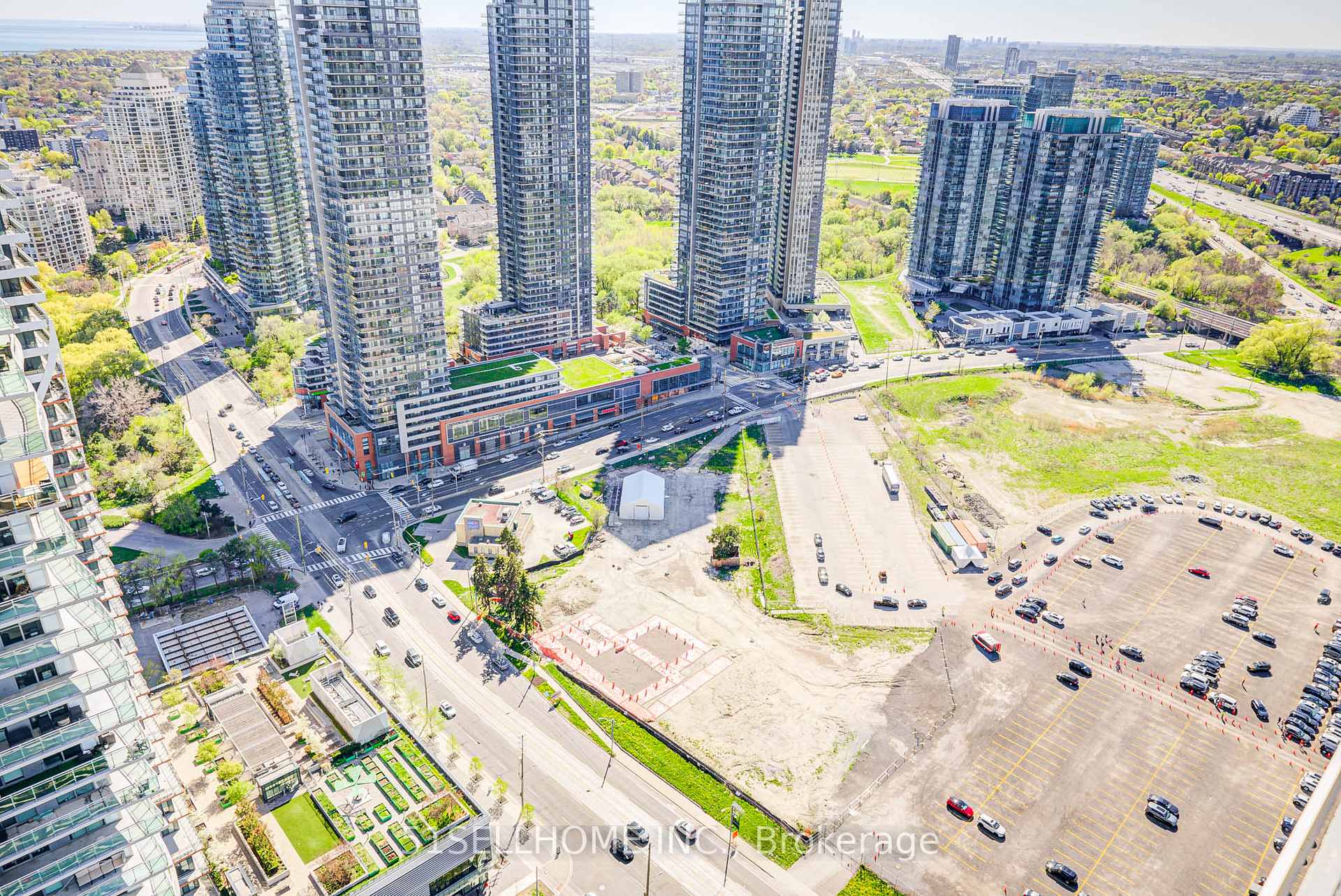 2 Bedrooms Condo at 70 Annie Craig, Toronto For sale