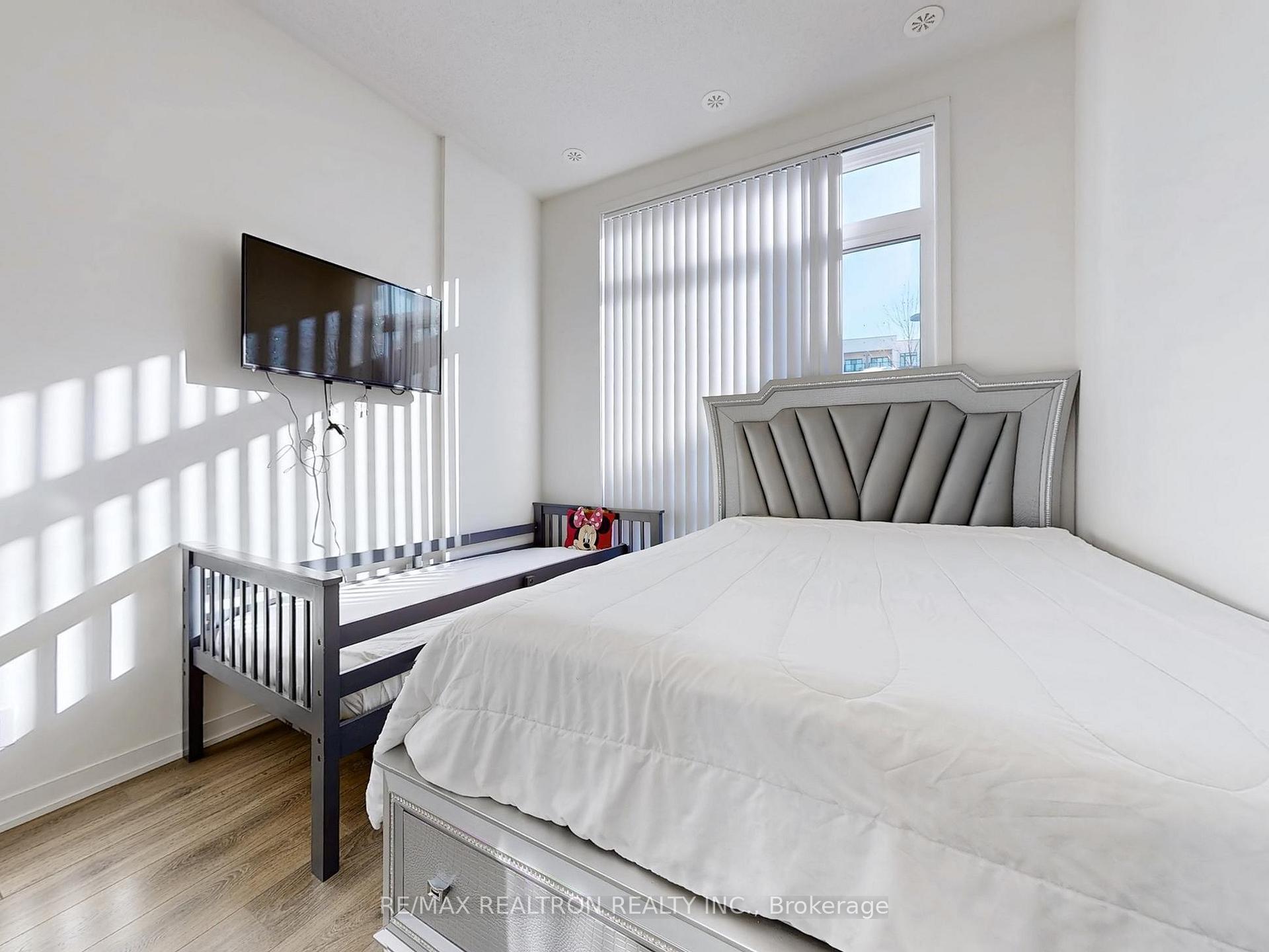2 Bedrooms Condo at 160 Canon Jackson, Toronto For sale