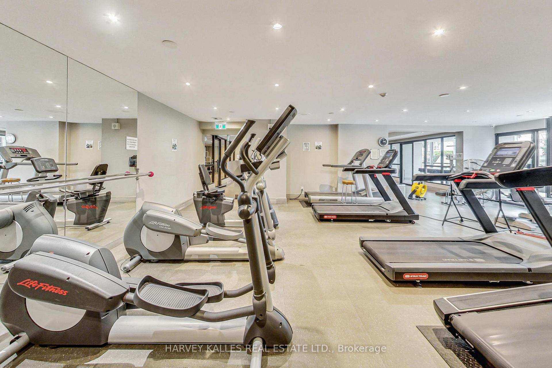 2 Bedrooms Condo at 33 Elmhurst, Toronto For sale