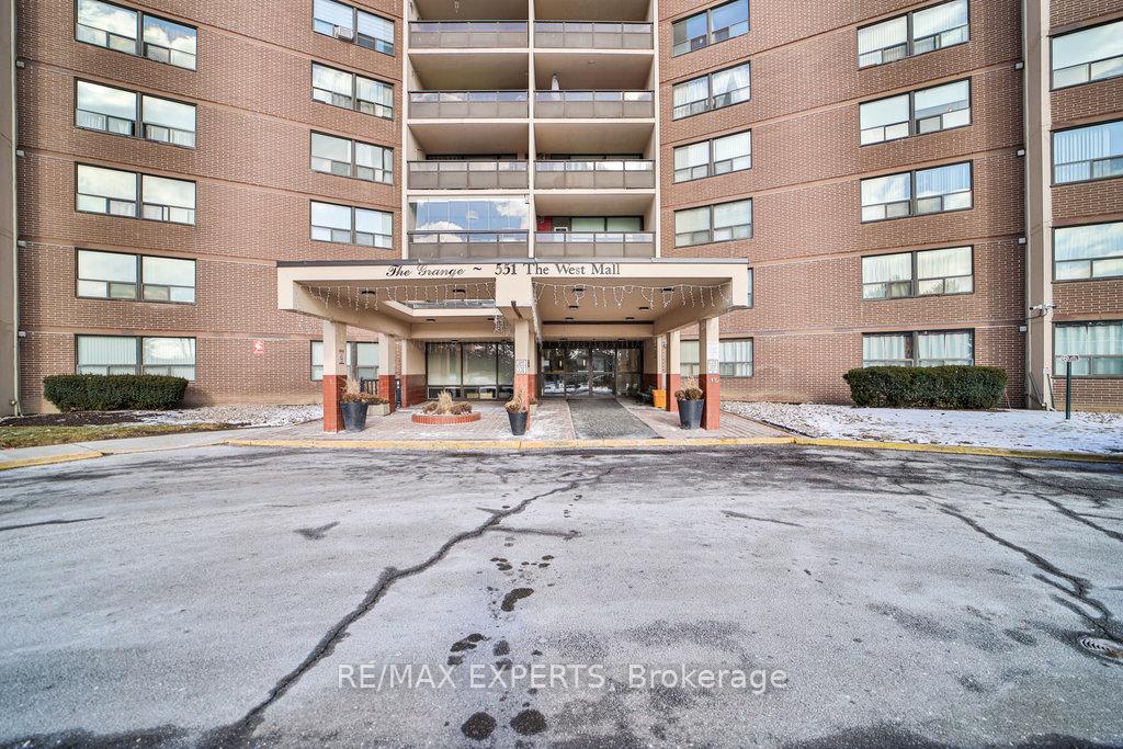 2 Bedrooms Condo at 551 The West Mall,  Toronto For sale