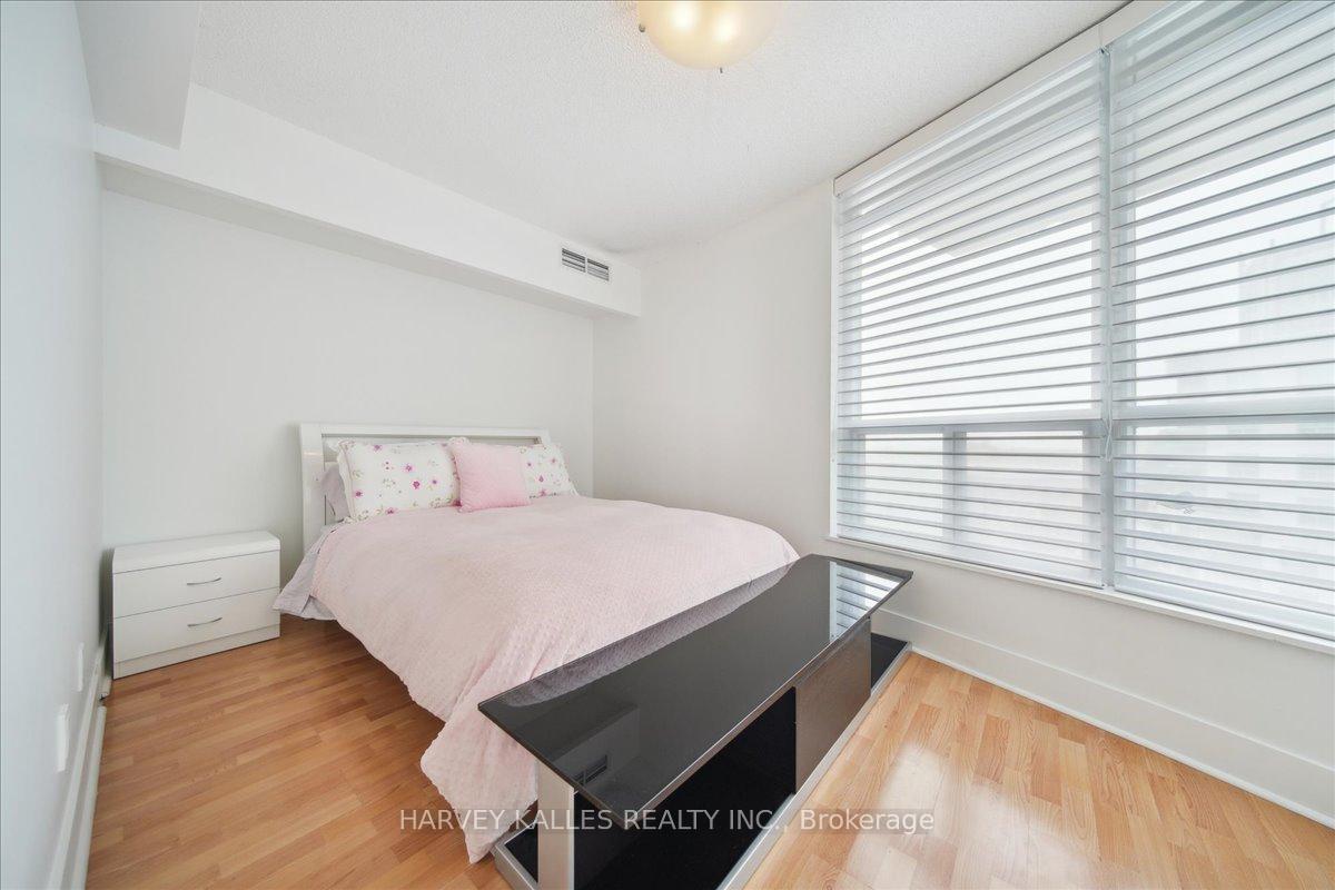 2 Bedrooms Condo at 550 Queens, Toronto For sale