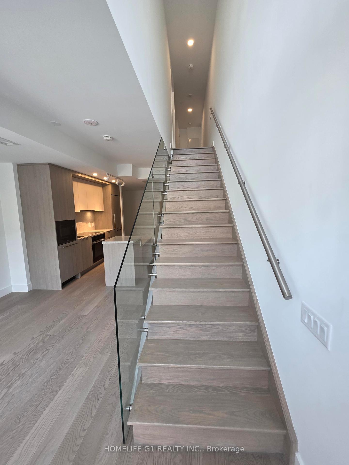 3 Bedrooms Condo at 6 Greenbriar, Toronto For sale