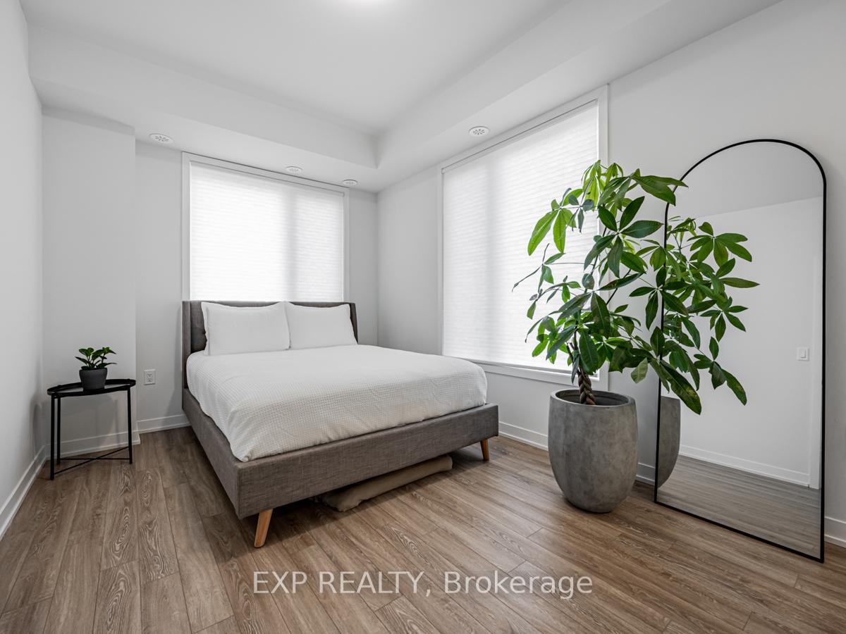 2 Bedrooms Condo at 3409 Ridgeway,  Mississauga For sale