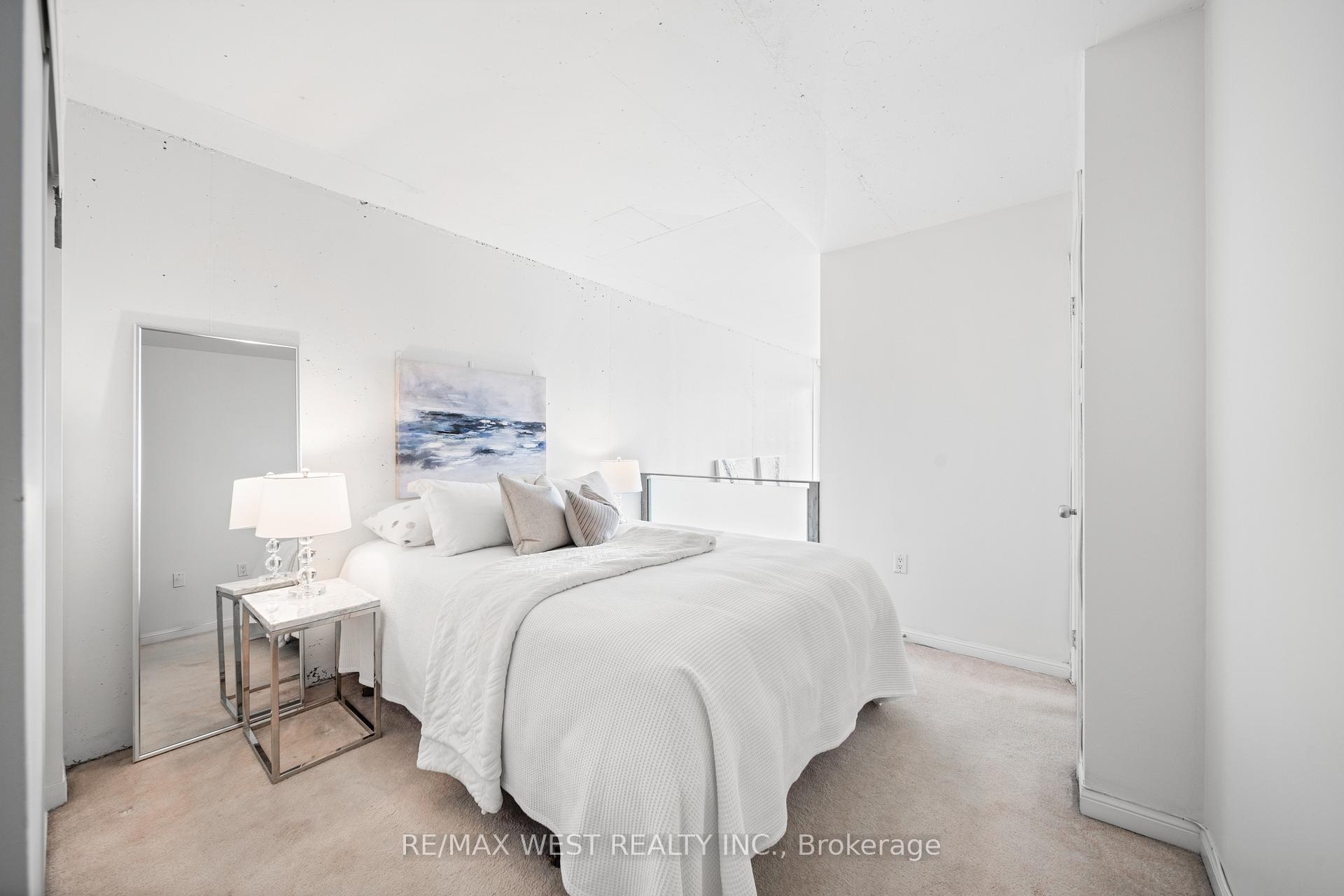 2 Bedrooms Condo at 954 King, Toronto For sale