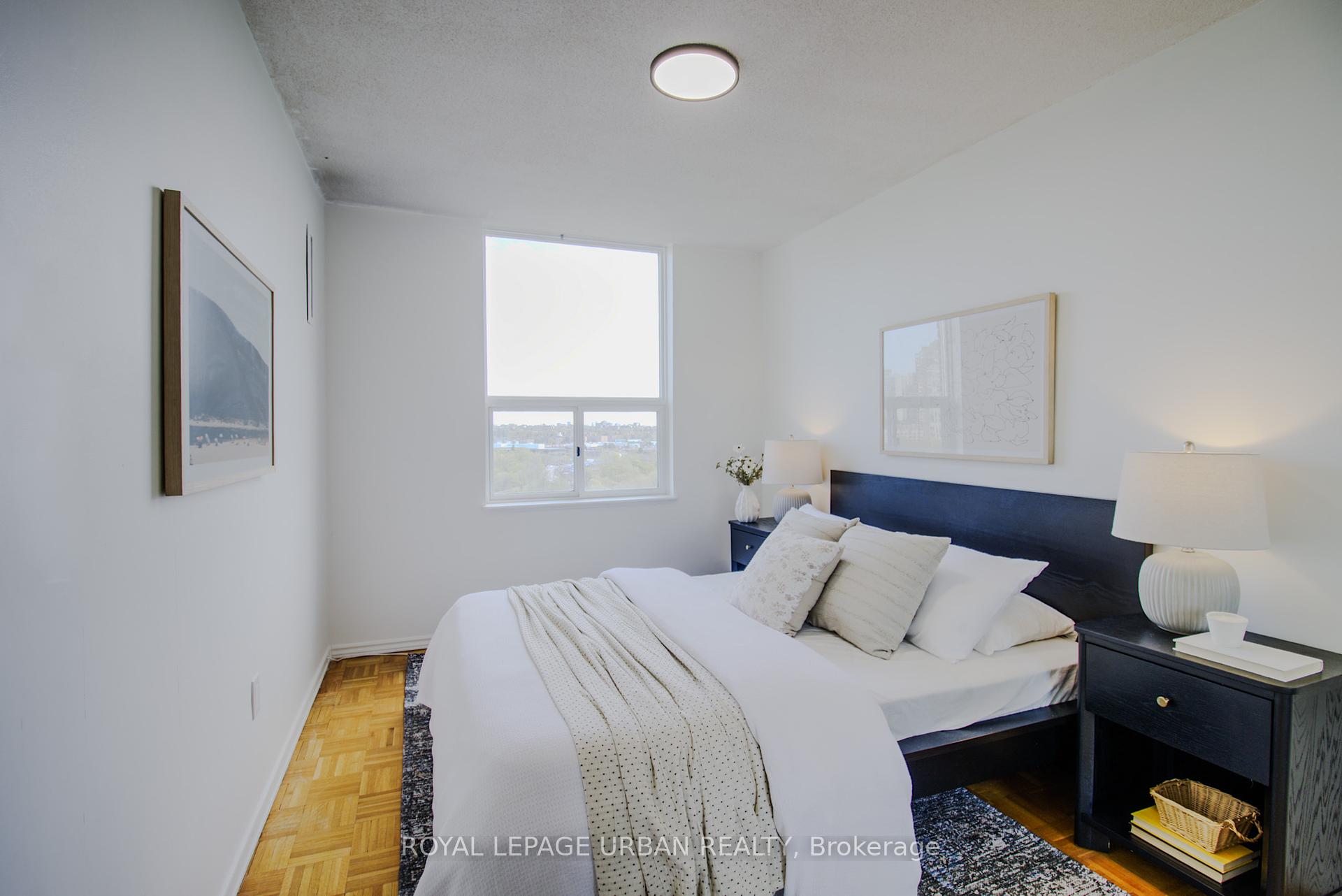 3 Bedrooms Condo at 20 Edgecliff, Toronto For sale