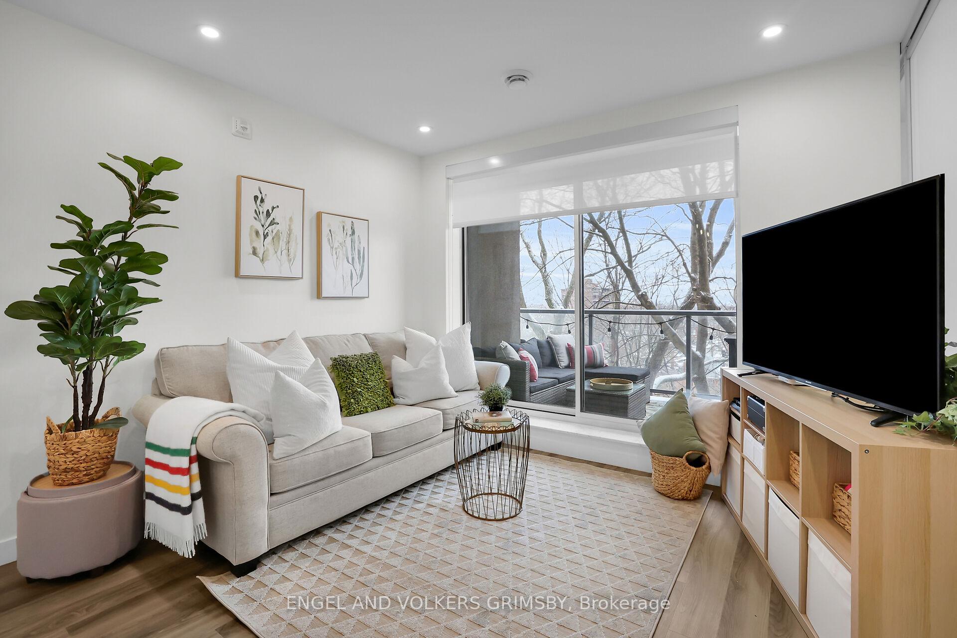 2 Bedrooms Condo at 479 Charlton,  Hamilton For sale