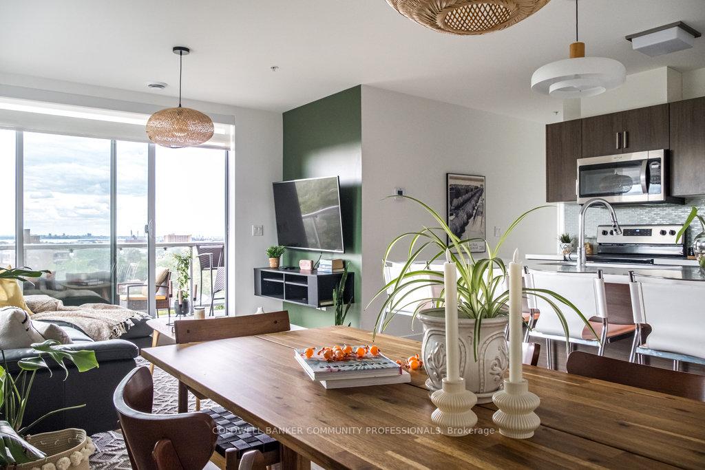 2 Bedrooms Condo at 467 Charlton, Hamilton For sale