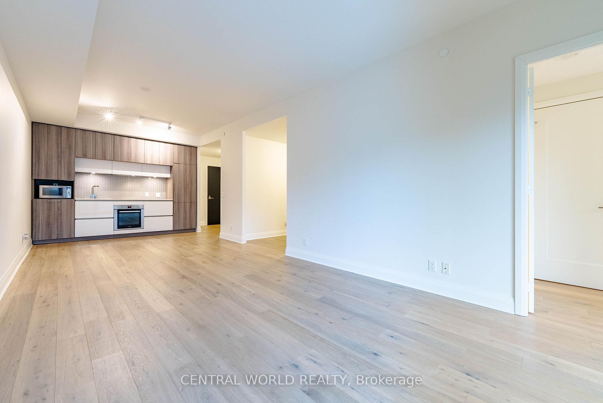 2 Bedrooms Condo at 151 Avenue,  Toronto For sale