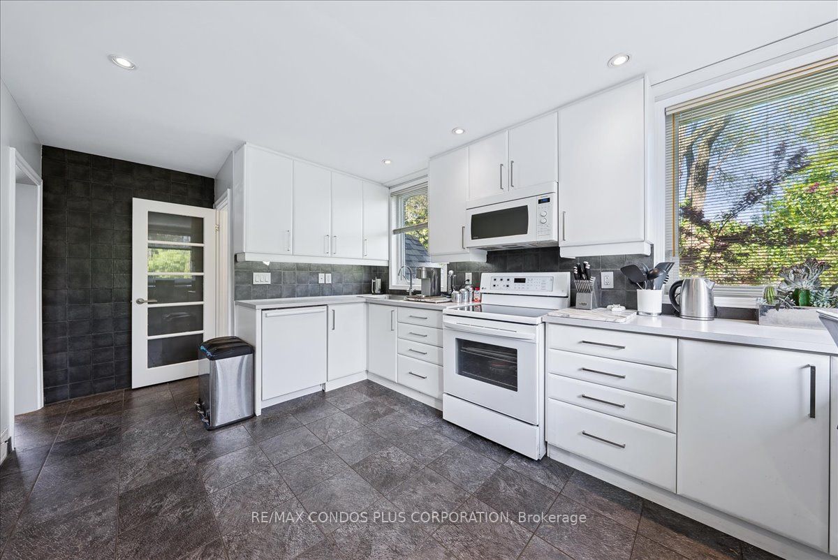 11 Ridgemoor Avenue