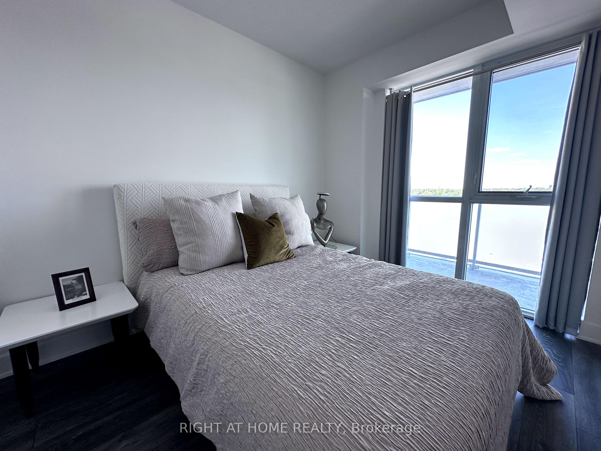 2 Bedrooms Condo at 188 Fairview Mall, Toronto For sale