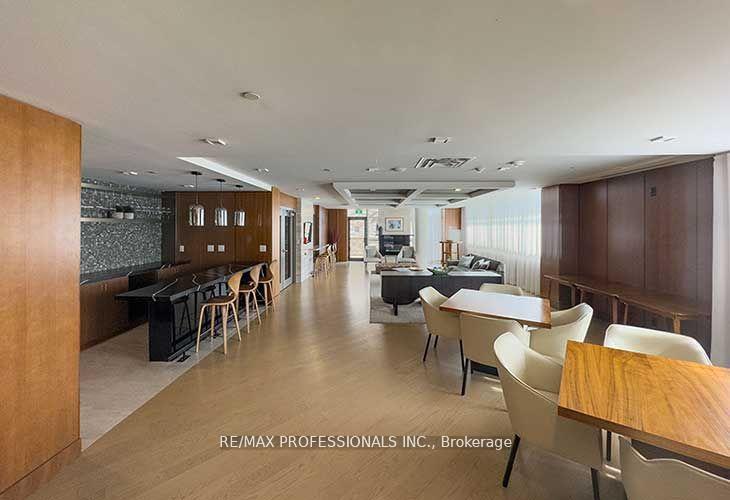 3 Bedrooms Condo at 1575 Lakeshore, Mississauga For sale