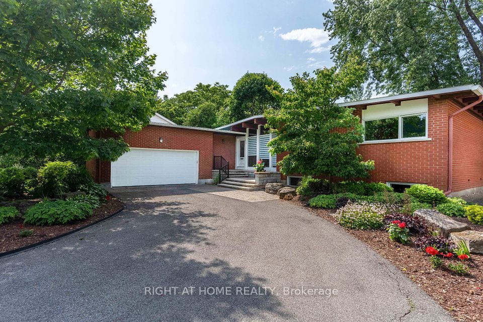 1054 Castle Hill