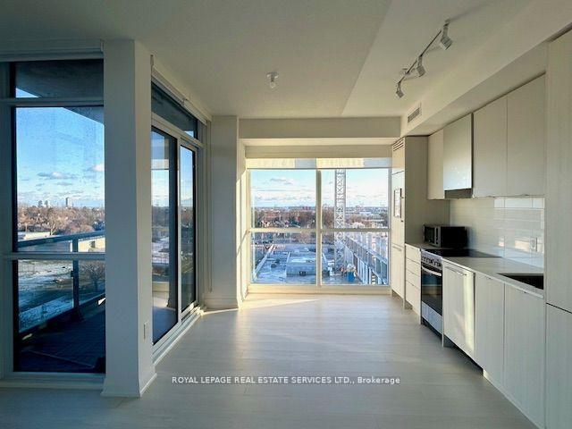 3 Bedrooms Condo at 10 Gibbs, Toronto For sale