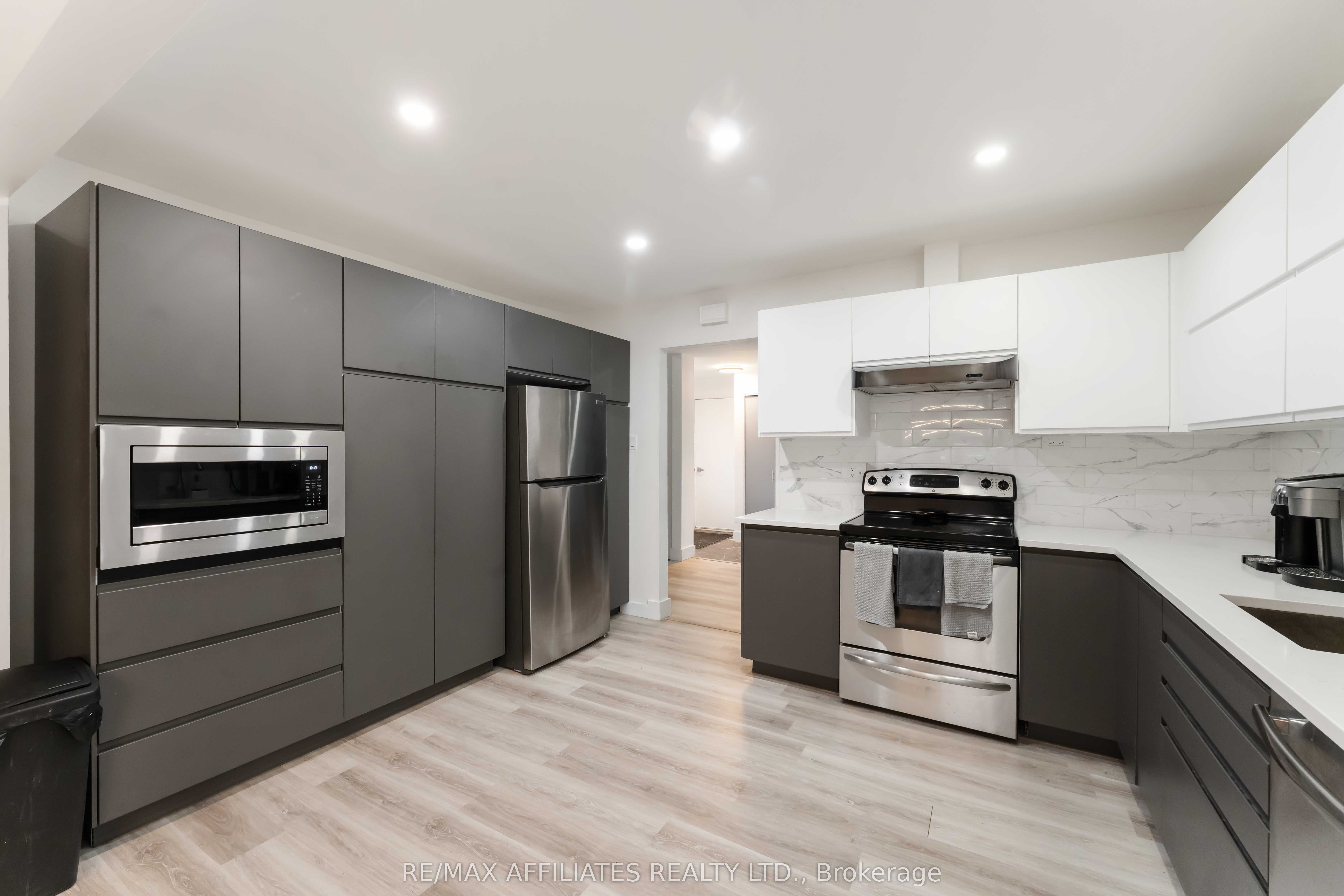 2 Teakwood Court