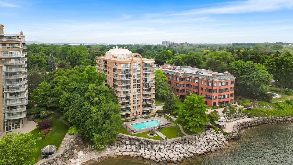 2210 Lakeshore