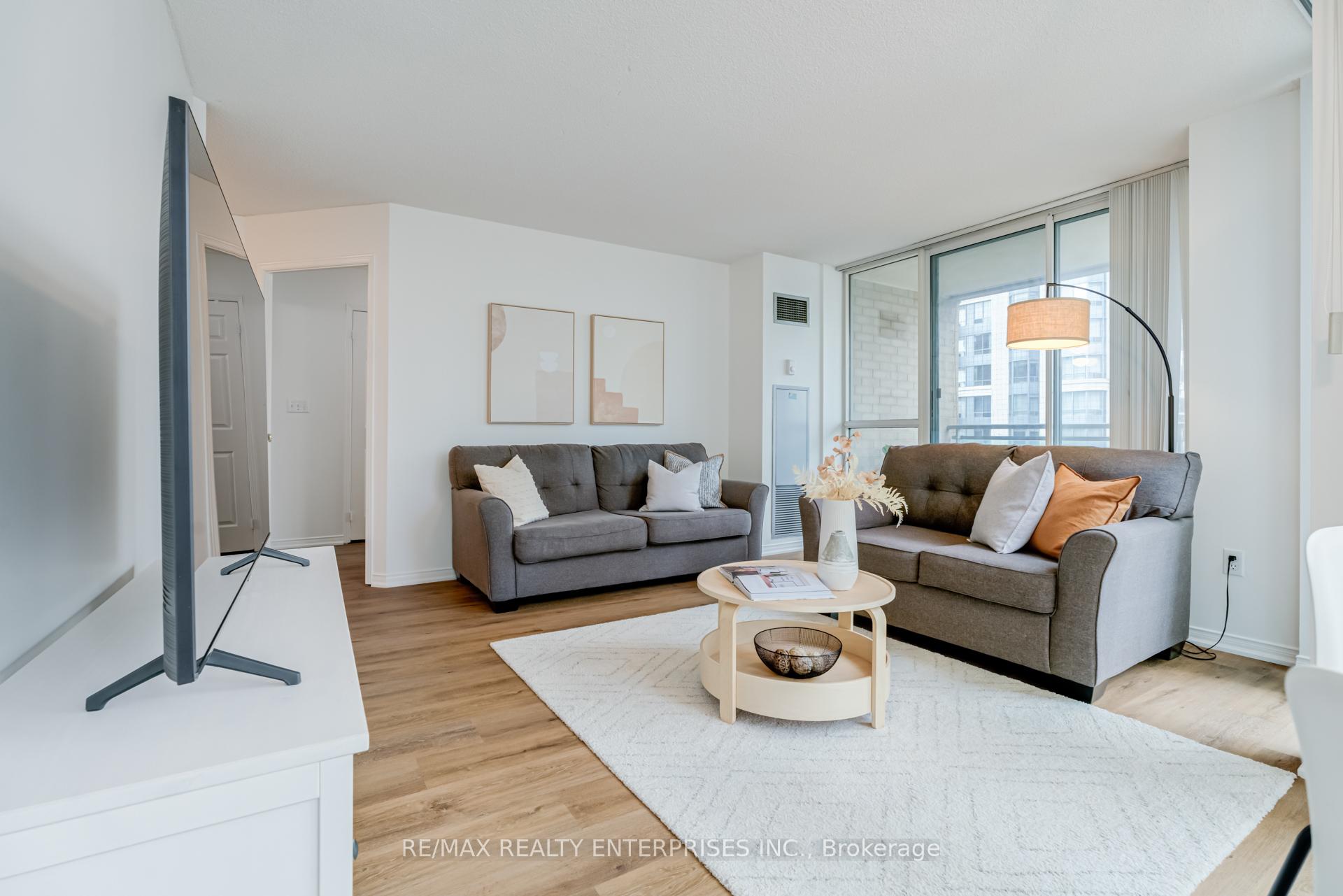2 Bedrooms Condo at 29 Pemberton, Toronto For sale