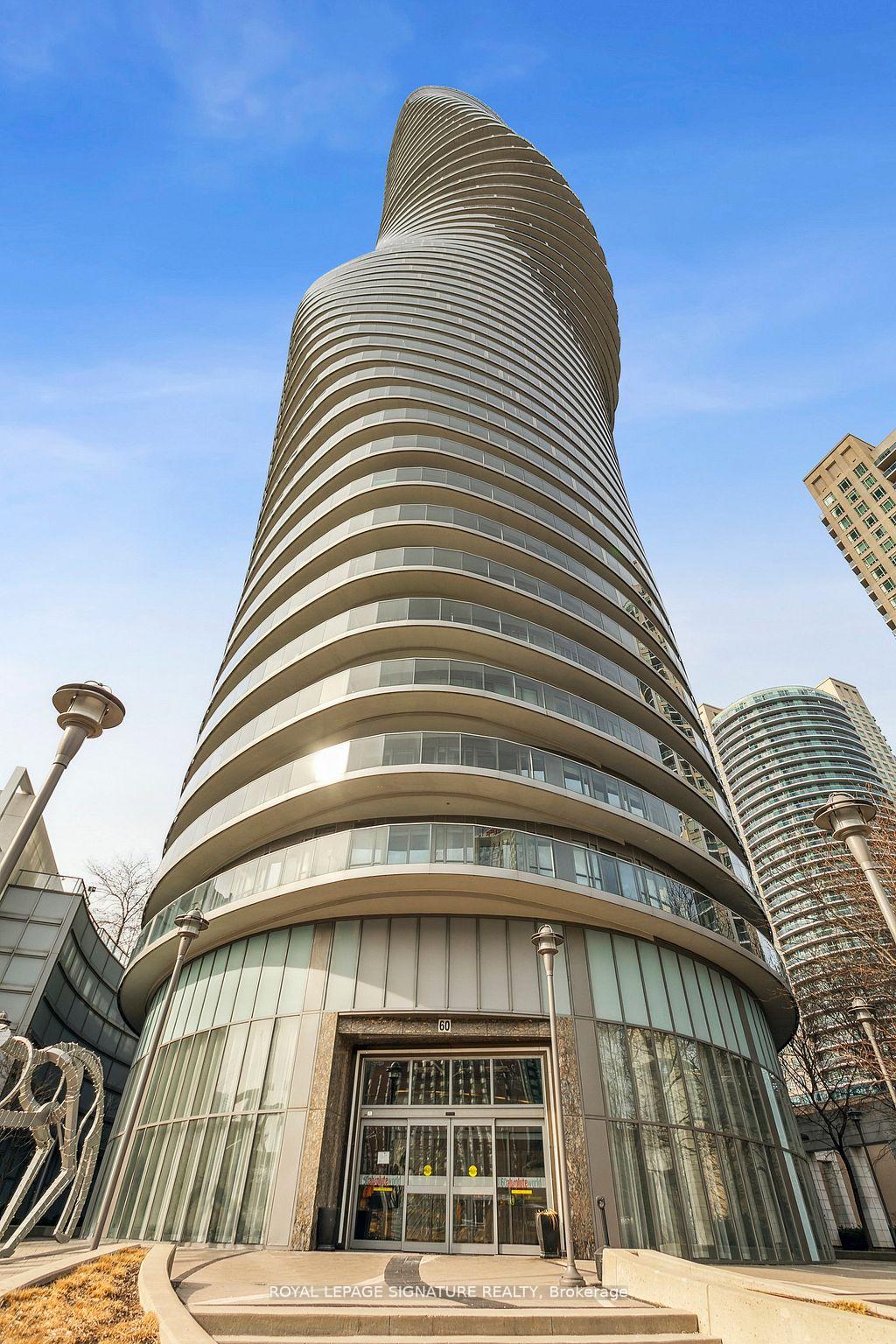 3 Bedrooms Condo at 60 Absolute, Mississauga For sale