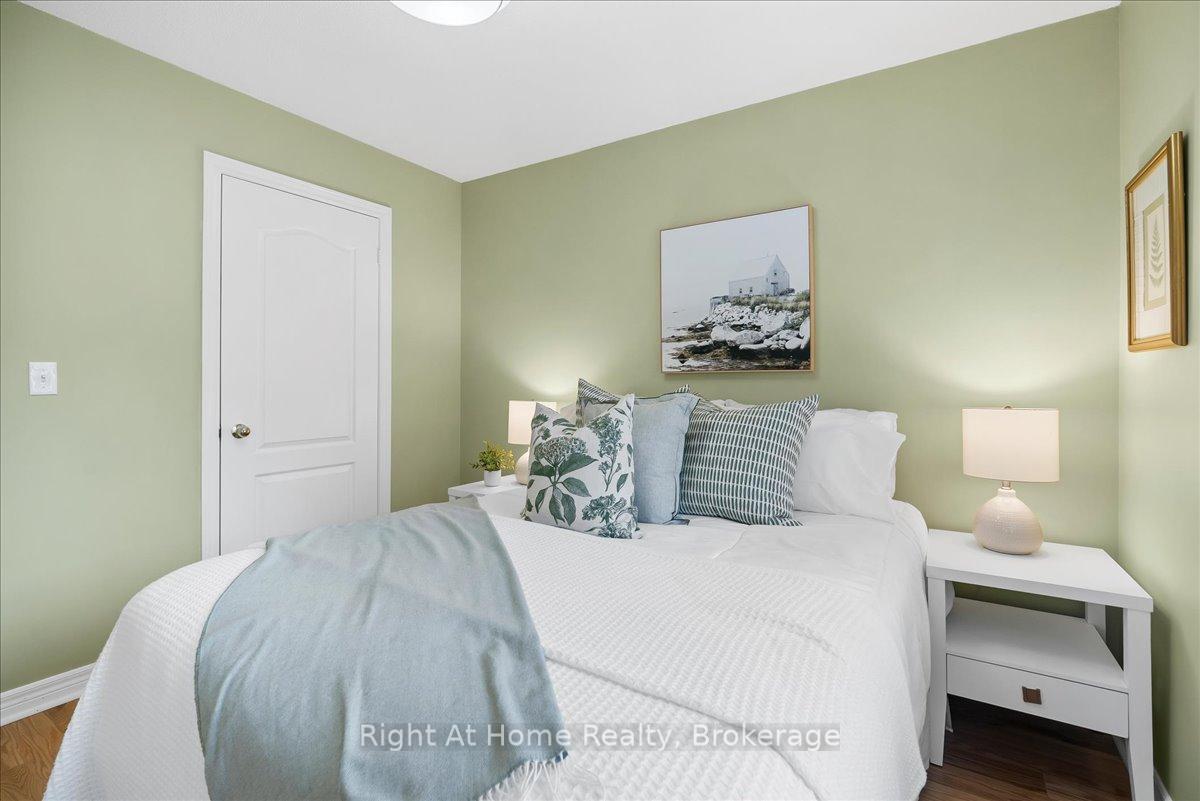 2 Bedrooms Condo at 2250 Rockingham, Oakville For sale