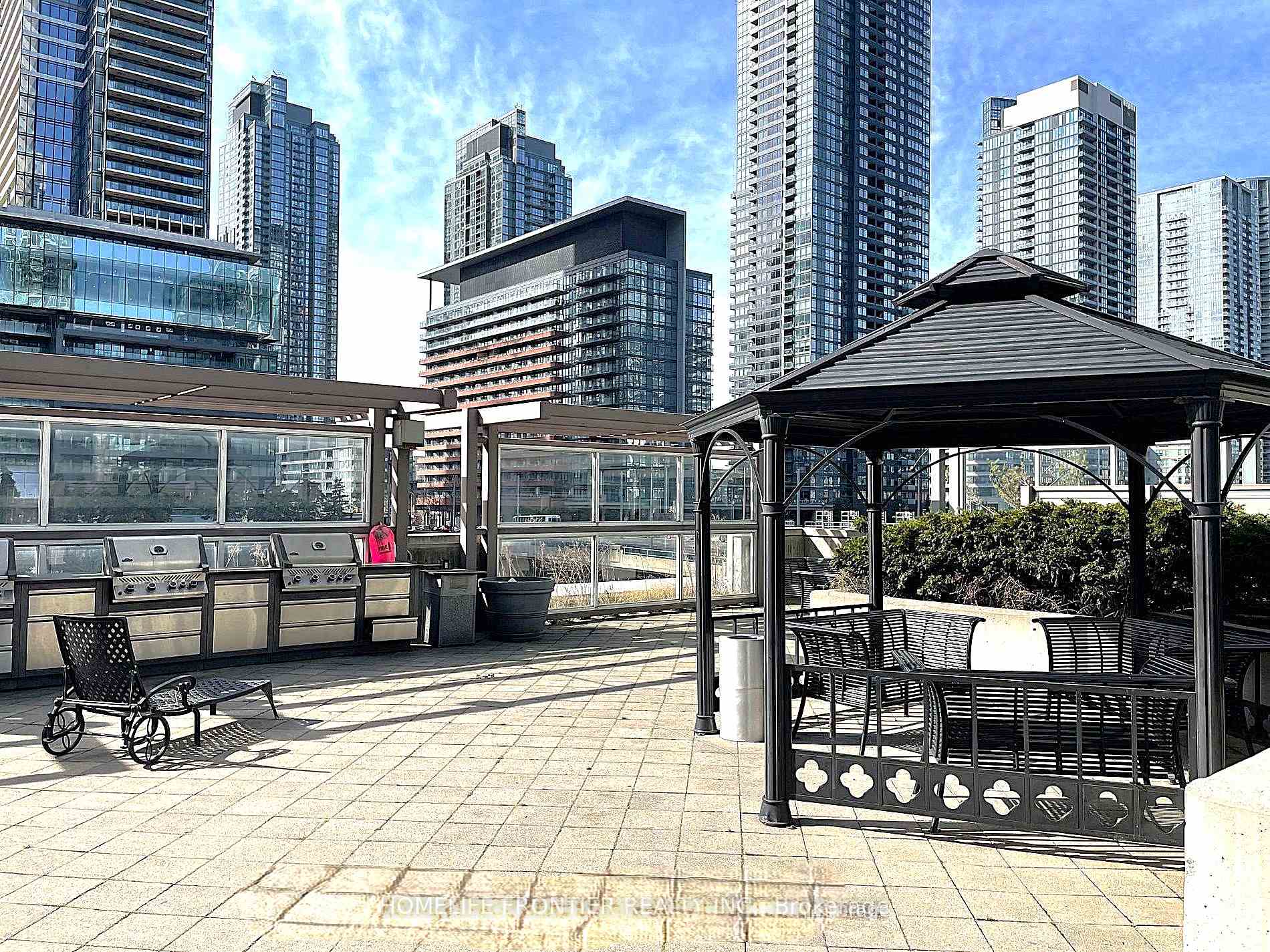 2 Bedrooms Condo at 381 Front, Toronto For sale