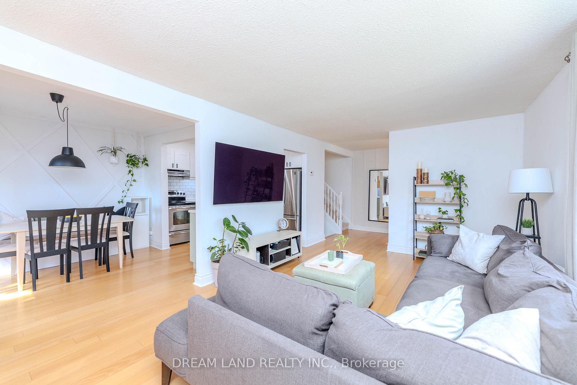 3 Bedrooms Condo at 653 Francis,  Burlington For sale