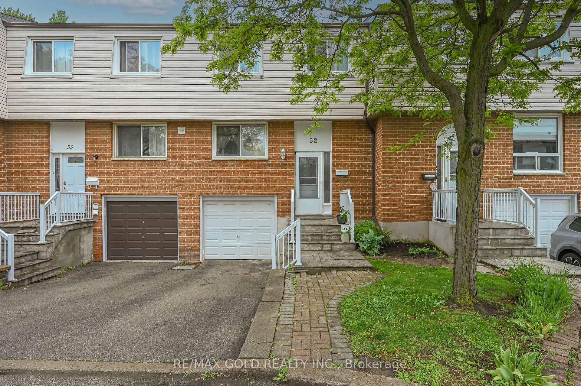 5 Bedrooms Condo at 3525 Brandon Gate, Mississauga For sale