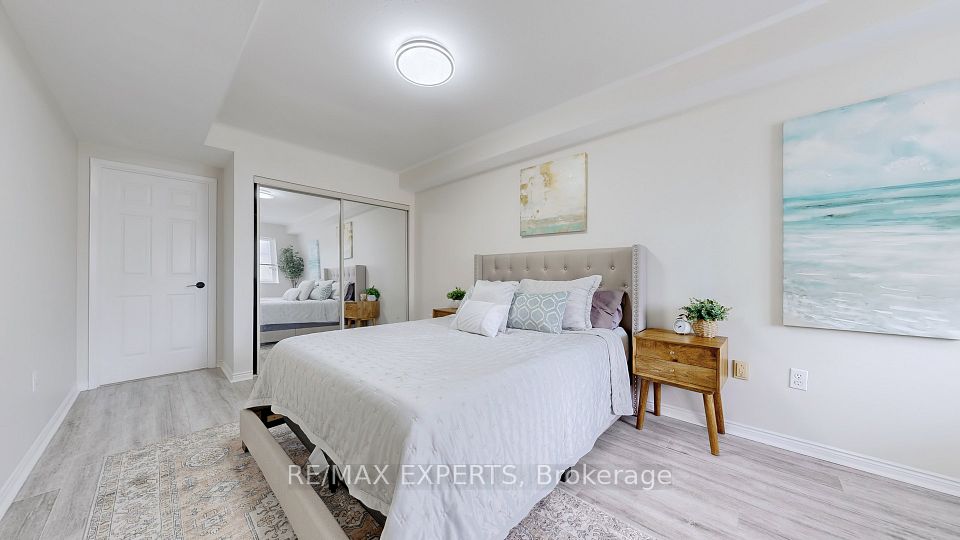 85 Wellington Street W 211