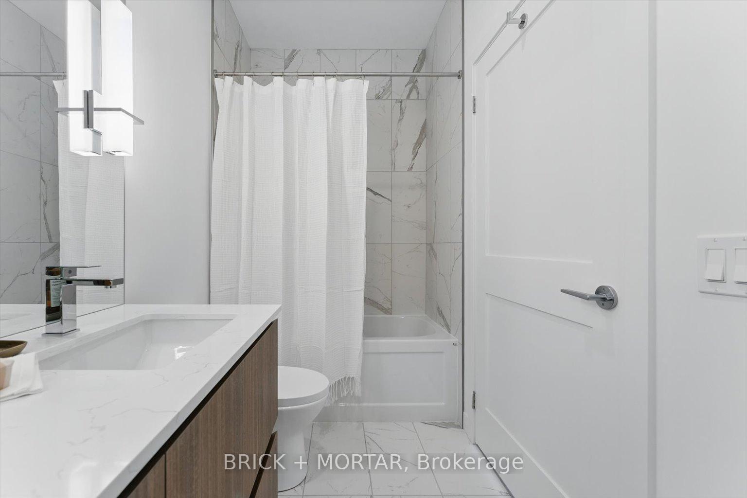 3 Bedrooms Condo at 1 Hillsdale, Toronto For sale
