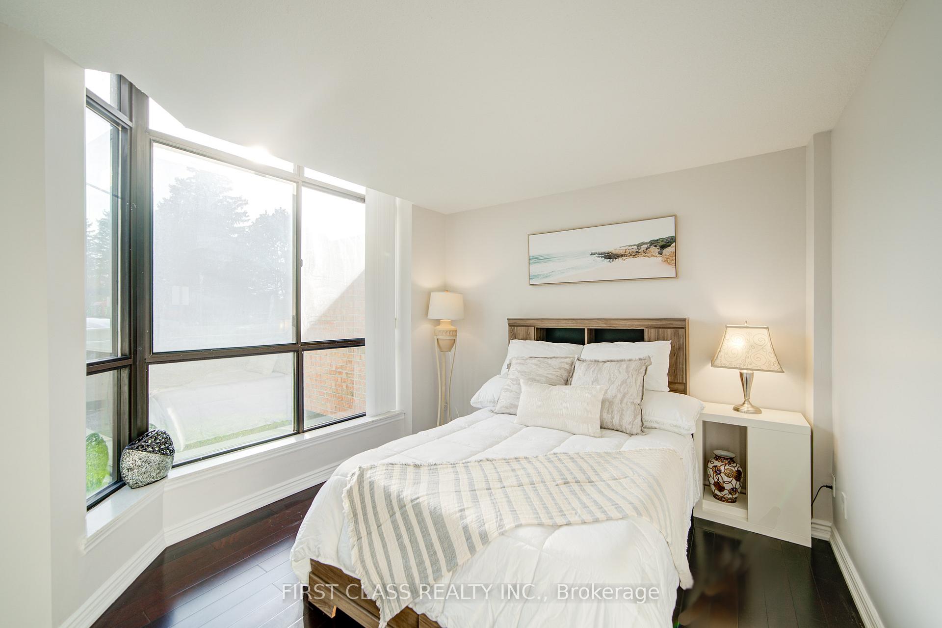 3 Bedrooms Condo at 25 Bamburgh, Toronto For sale