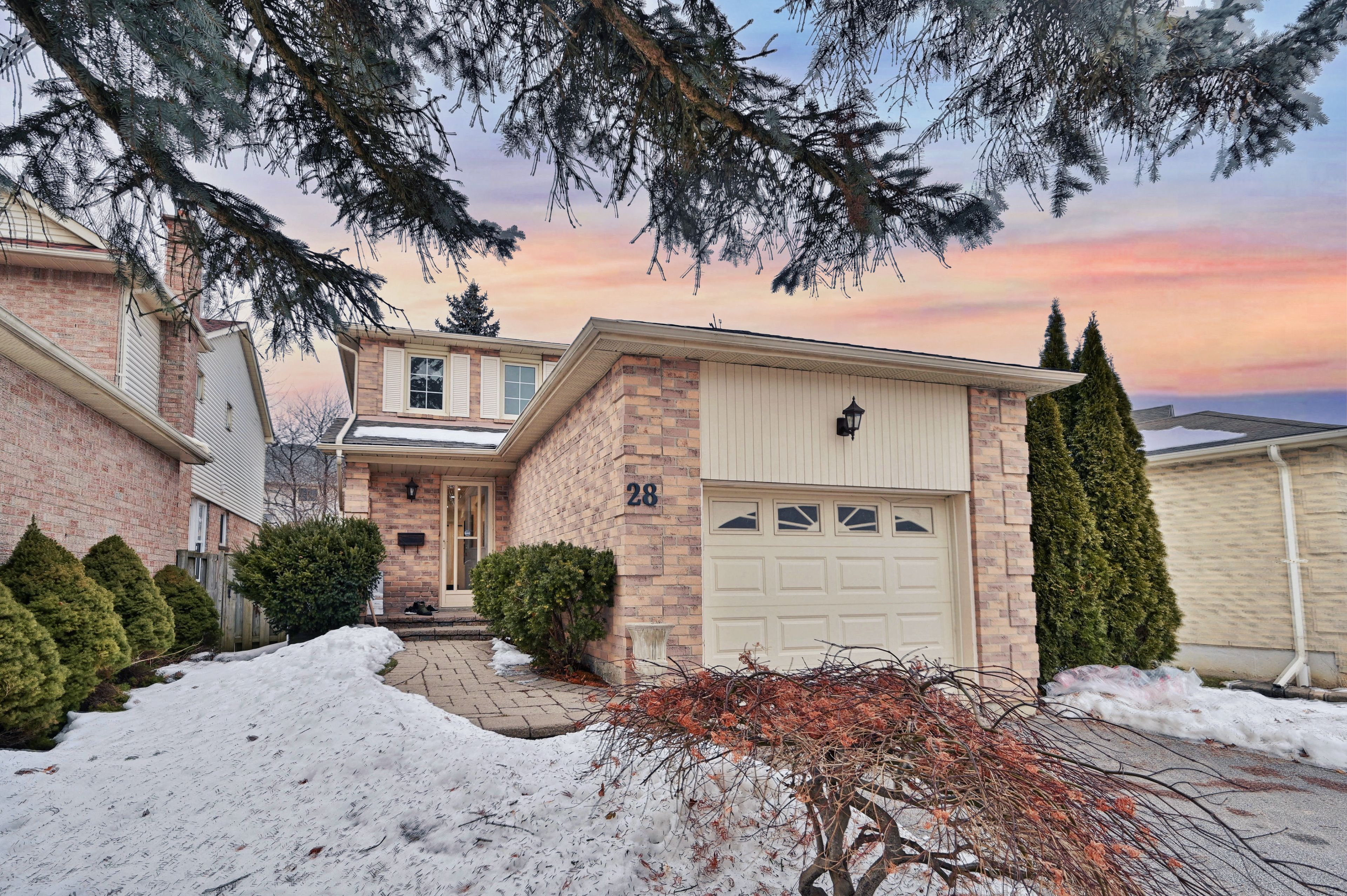 28 Baronial Court Toronto E10 Ontario M1C 3J6